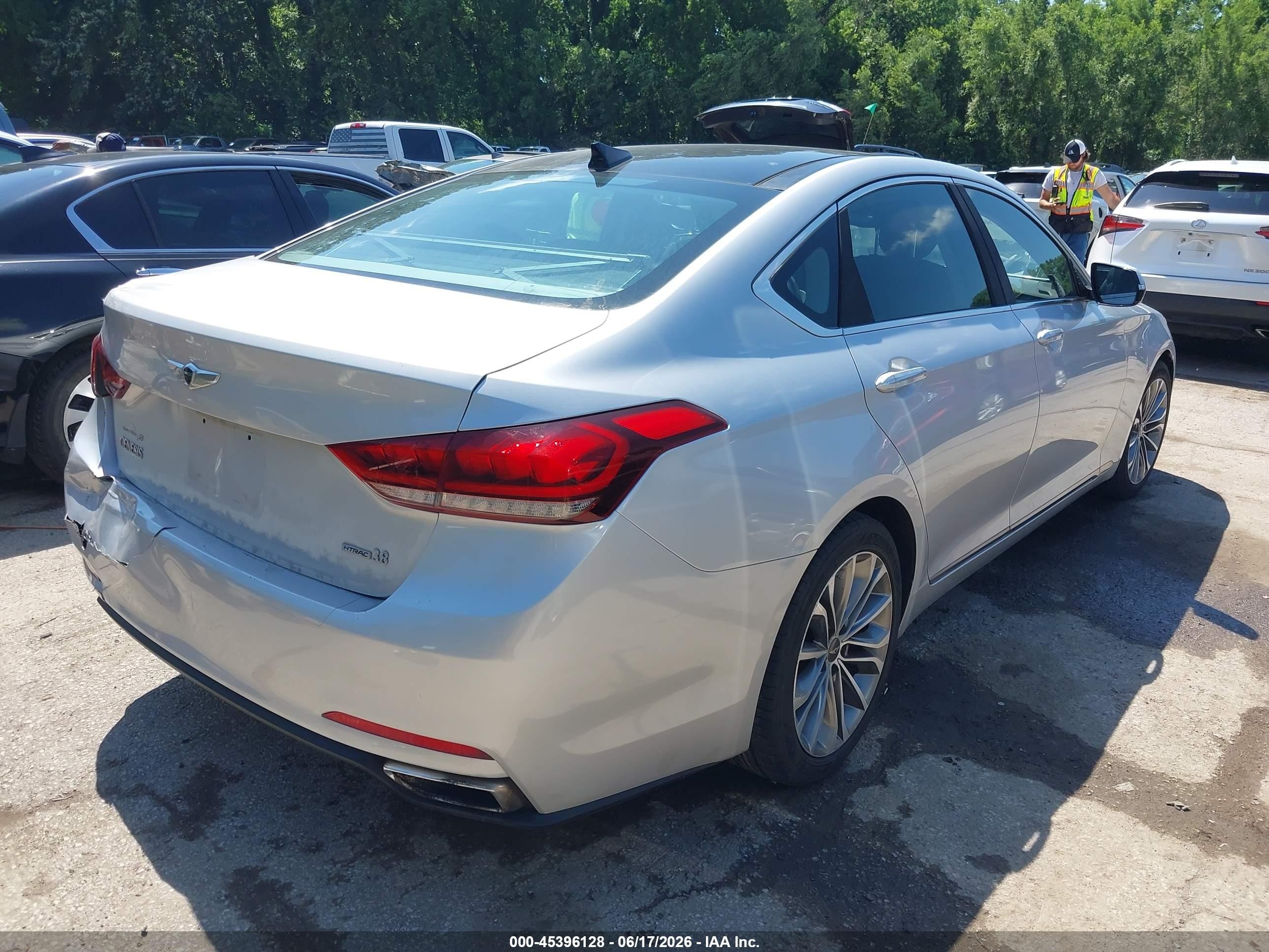 2015 Hyundai Genesis 3.8 Silver vin: KMHGN4JE5FU039455