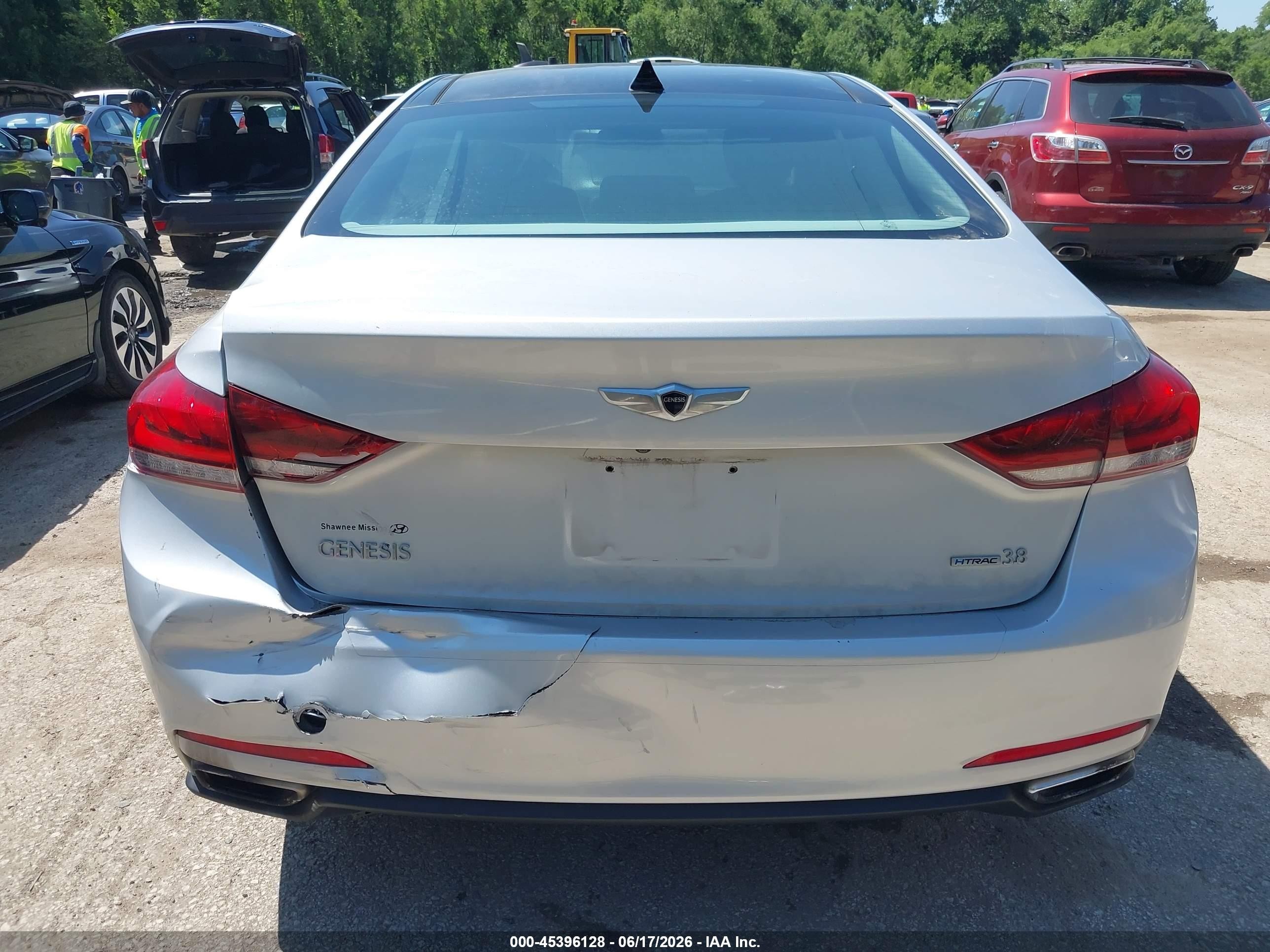 2015 Hyundai Genesis 3.8 Silver vin: KMHGN4JE5FU039455