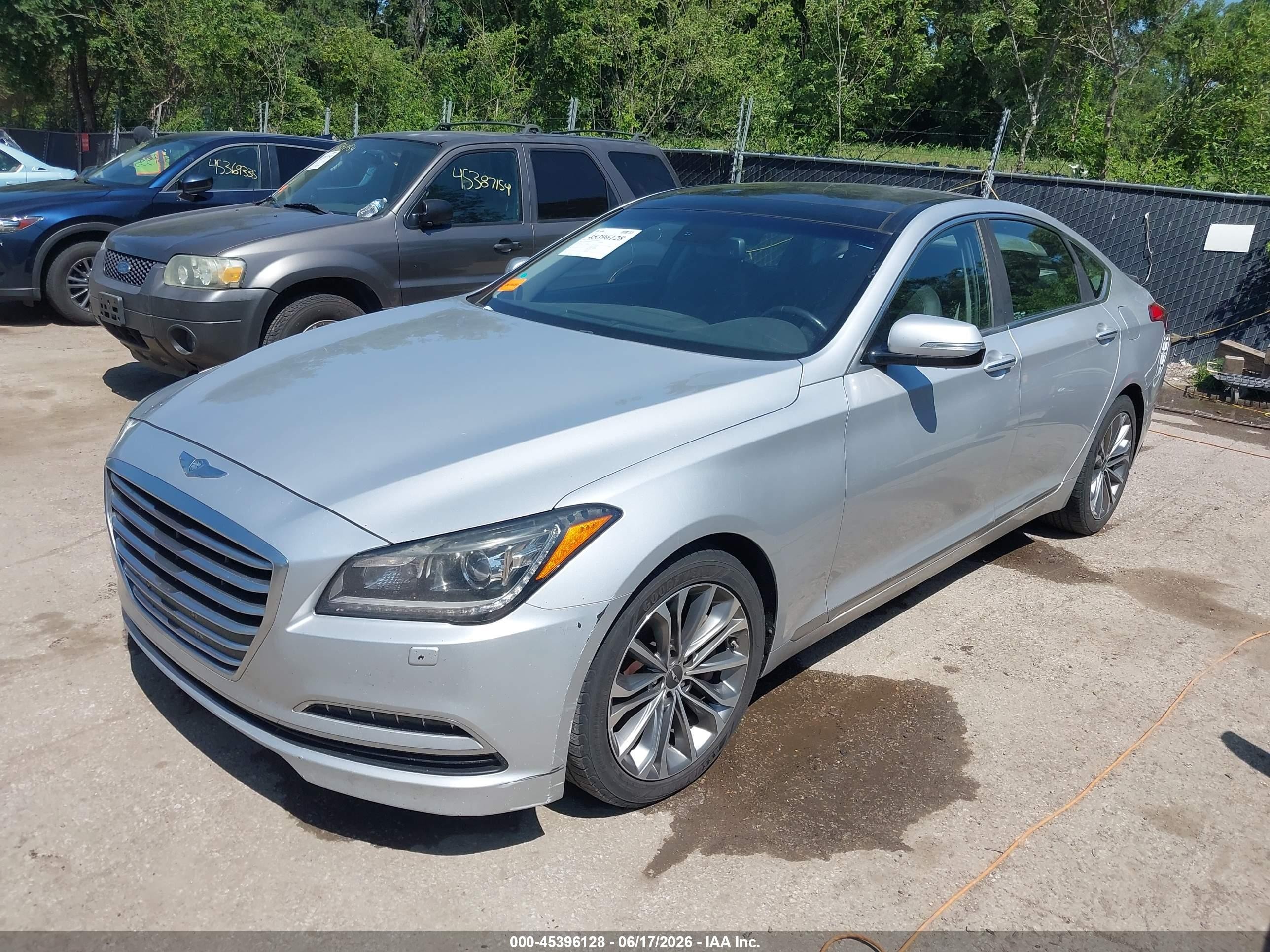 2015 Hyundai Genesis 3.8 Silver vin: KMHGN4JE5FU039455