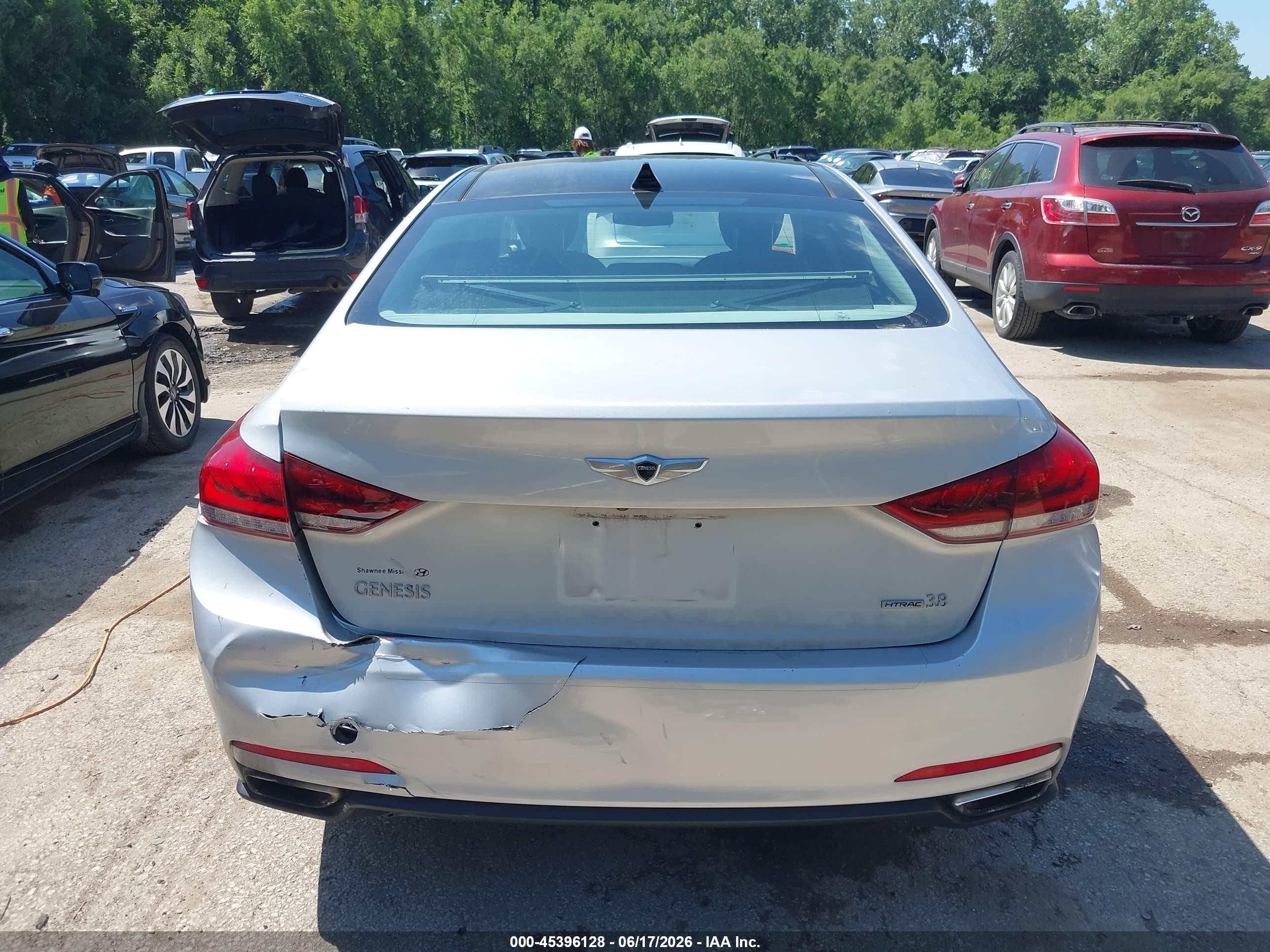 2015 Hyundai Genesis 3.8 Silver vin: KMHGN4JE5FU039455
