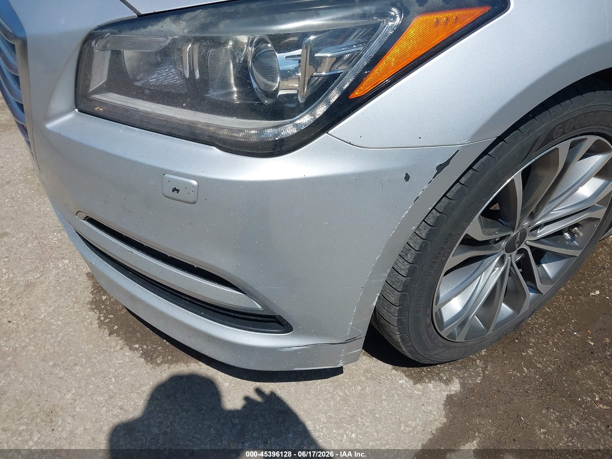 2015 Hyundai Genesis 3.8 Silver vin: KMHGN4JE5FU039455
