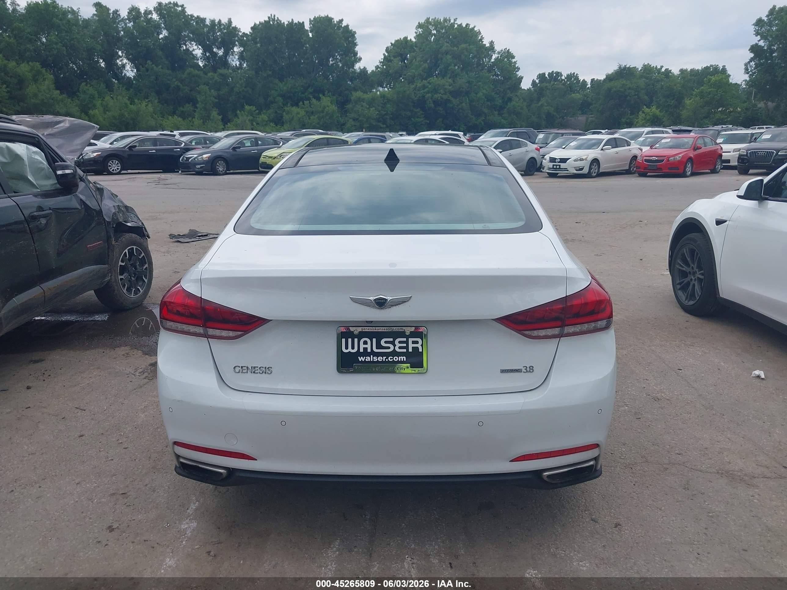 2015 Hyundai Genesis 3.8 White vin: KMHGN4JE5FU062234