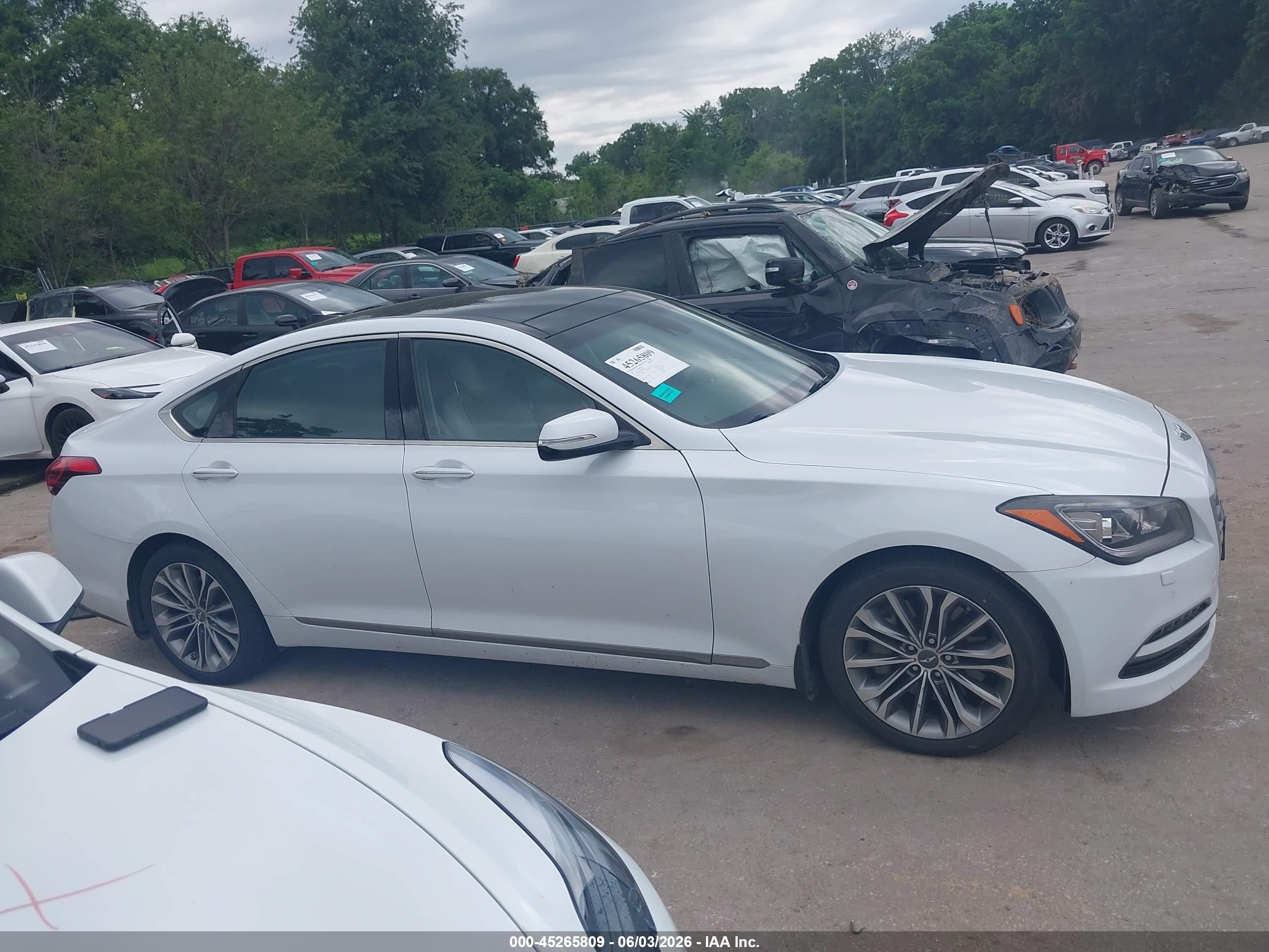 2015 Hyundai Genesis 3.8 White vin: KMHGN4JE5FU062234