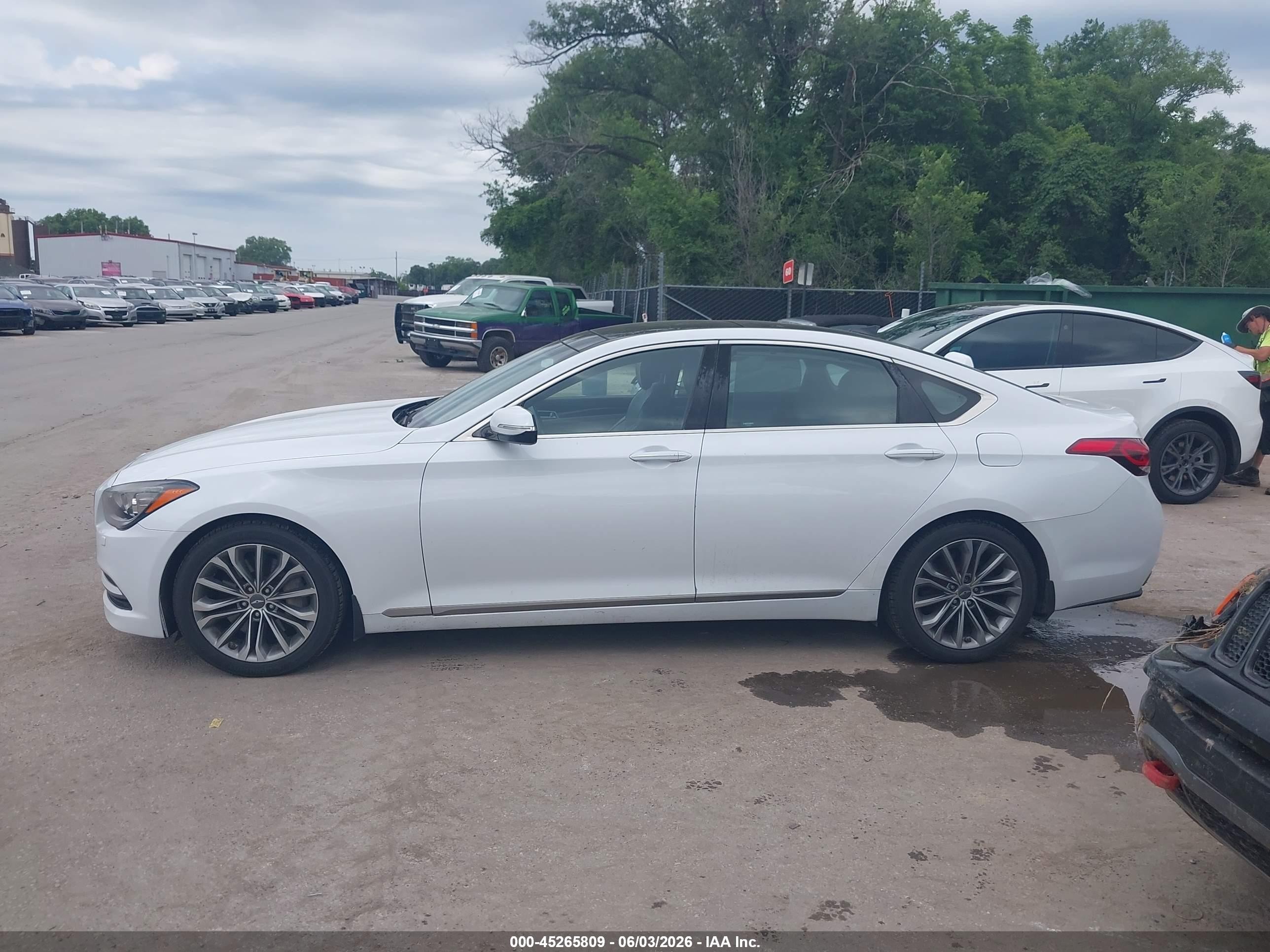 2015 Hyundai Genesis 3.8 White vin: KMHGN4JE5FU062234
