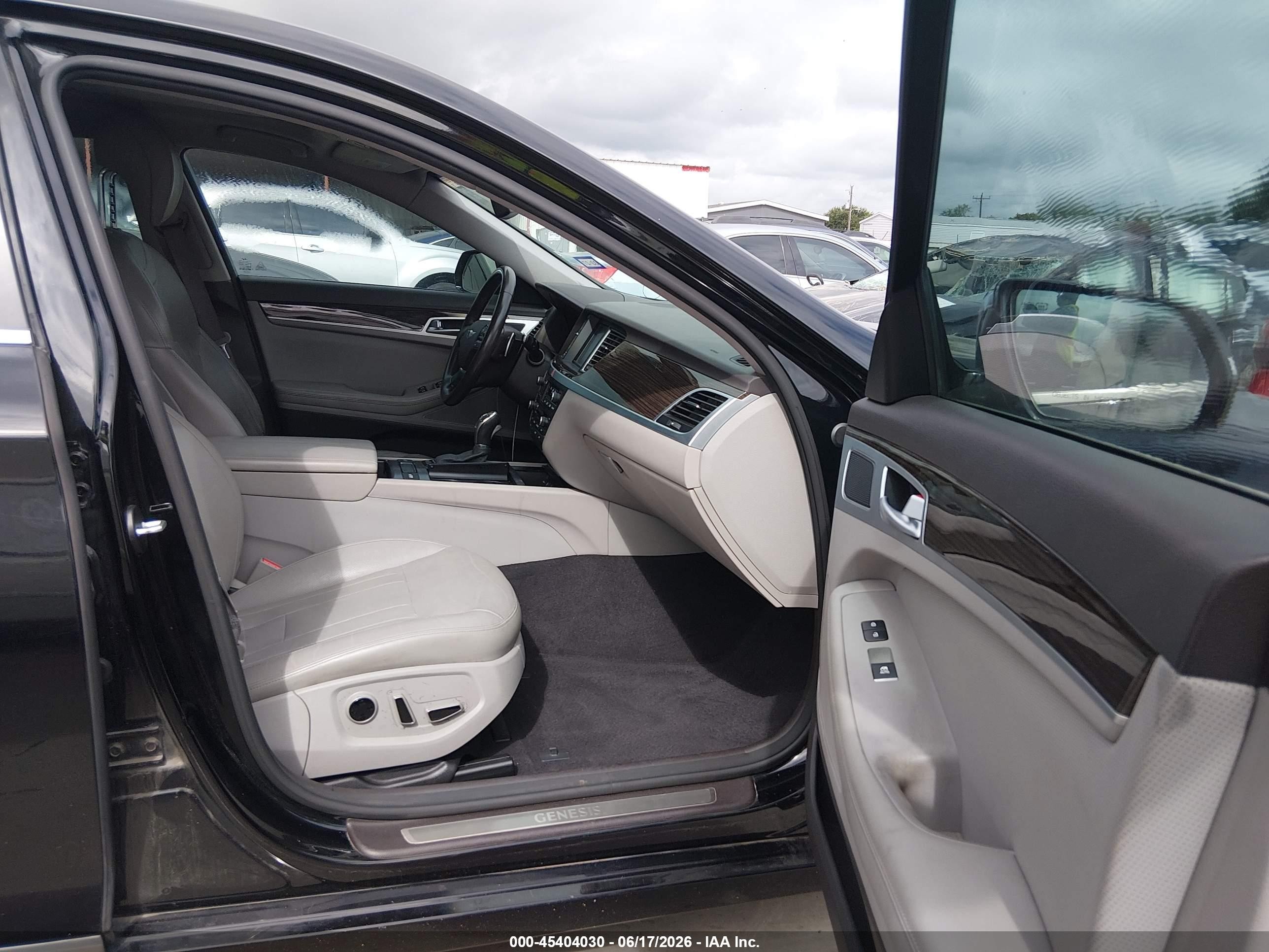 2015 Hyundai Genesis 3.8 Black vin: KMHGN4JE5FU062802