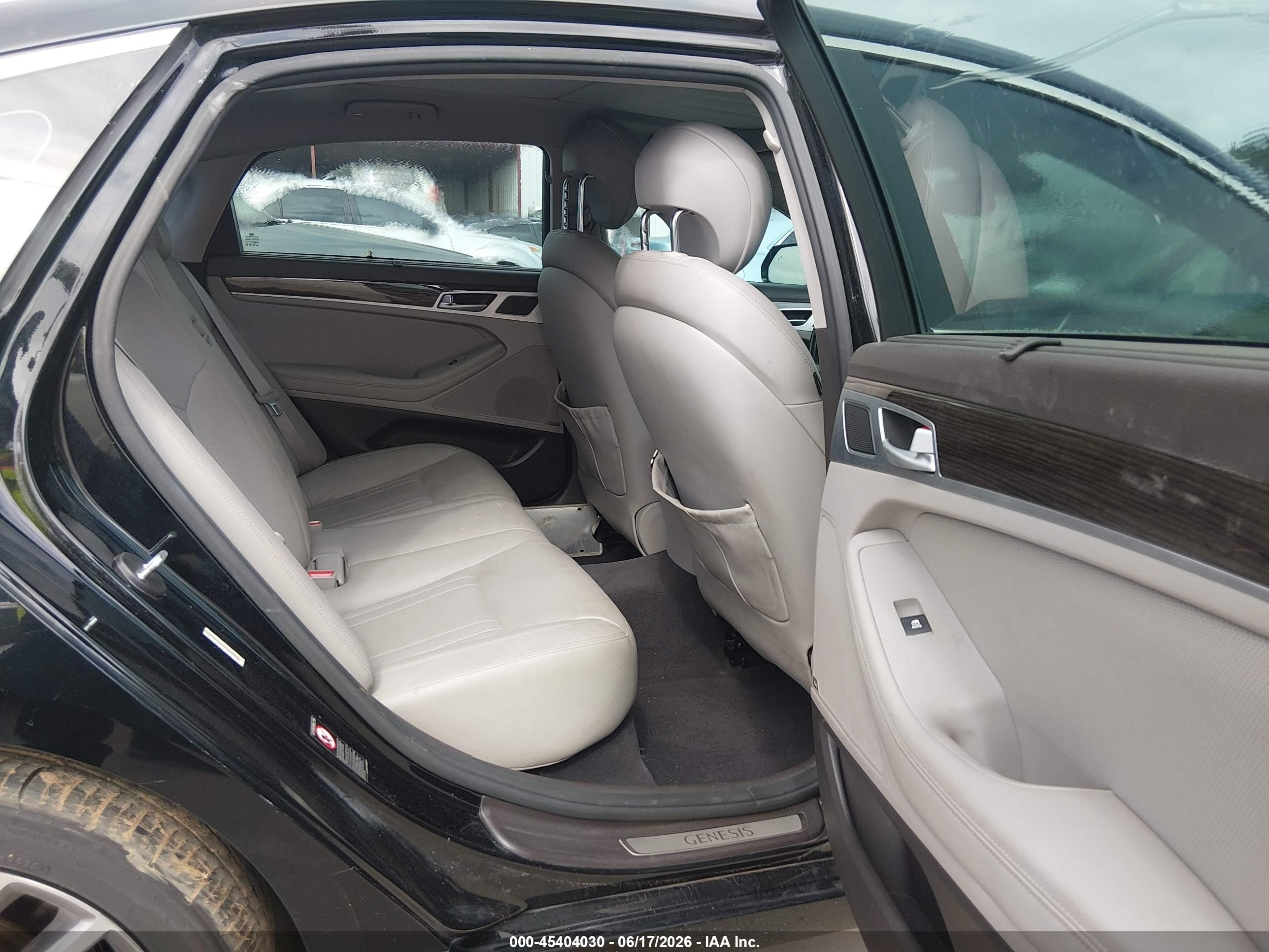 2015 Hyundai Genesis 3.8 Black vin: KMHGN4JE5FU062802