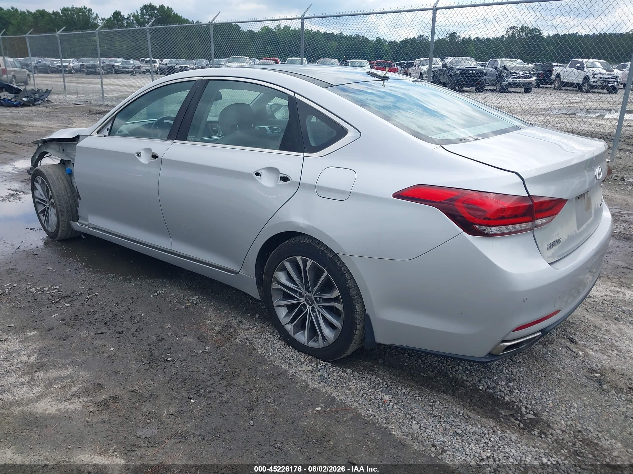 2015 Hyundai Genesis 3.8 Silver vin: KMHGN4JE5FU074688