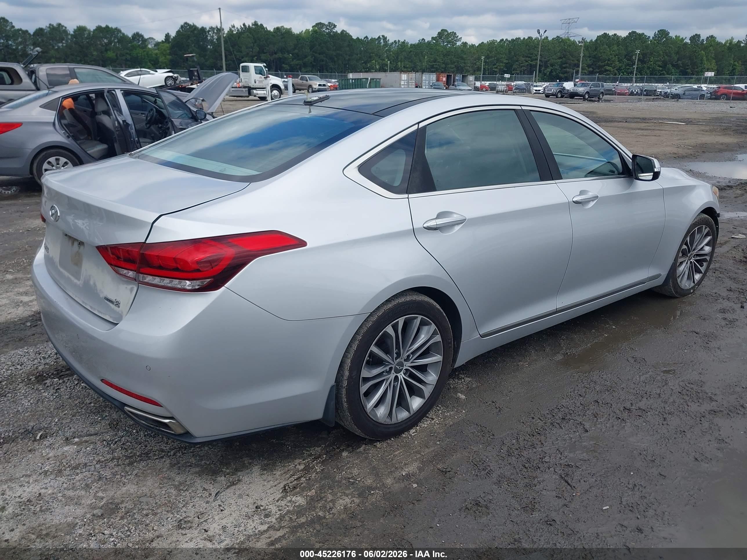 2015 Hyundai Genesis 3.8 Silver vin: KMHGN4JE5FU074688