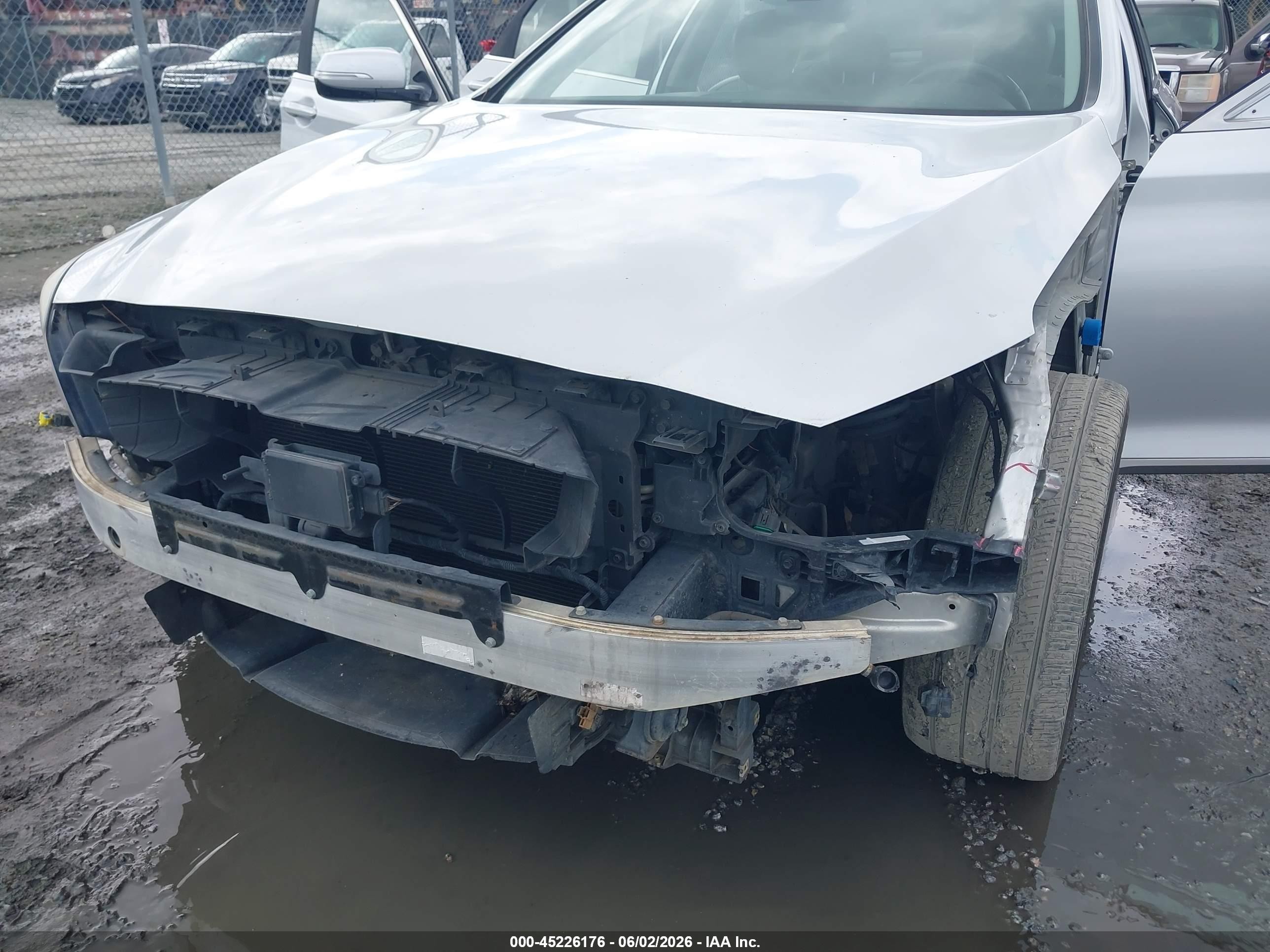 2015 Hyundai Genesis 3.8 Silver vin: KMHGN4JE5FU074688