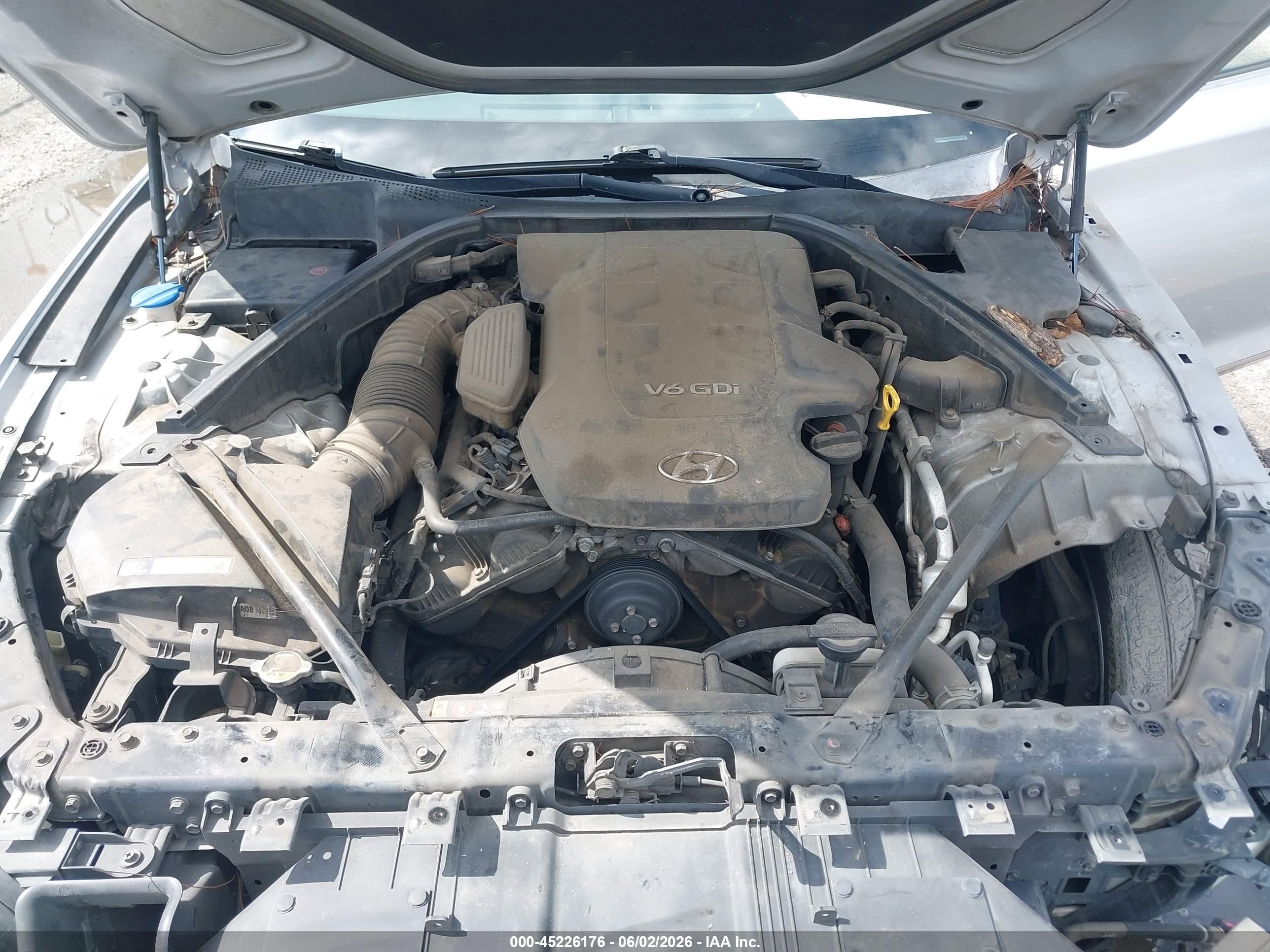 2015 Hyundai Genesis 3.8 Silver vin: KMHGN4JE5FU074688