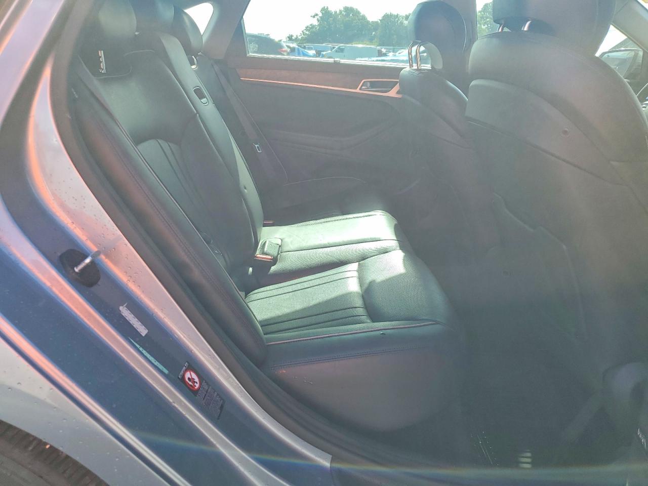 2015 Hyundai Genesis 3.8l Silver vin: KMHGN4JE5FU080443