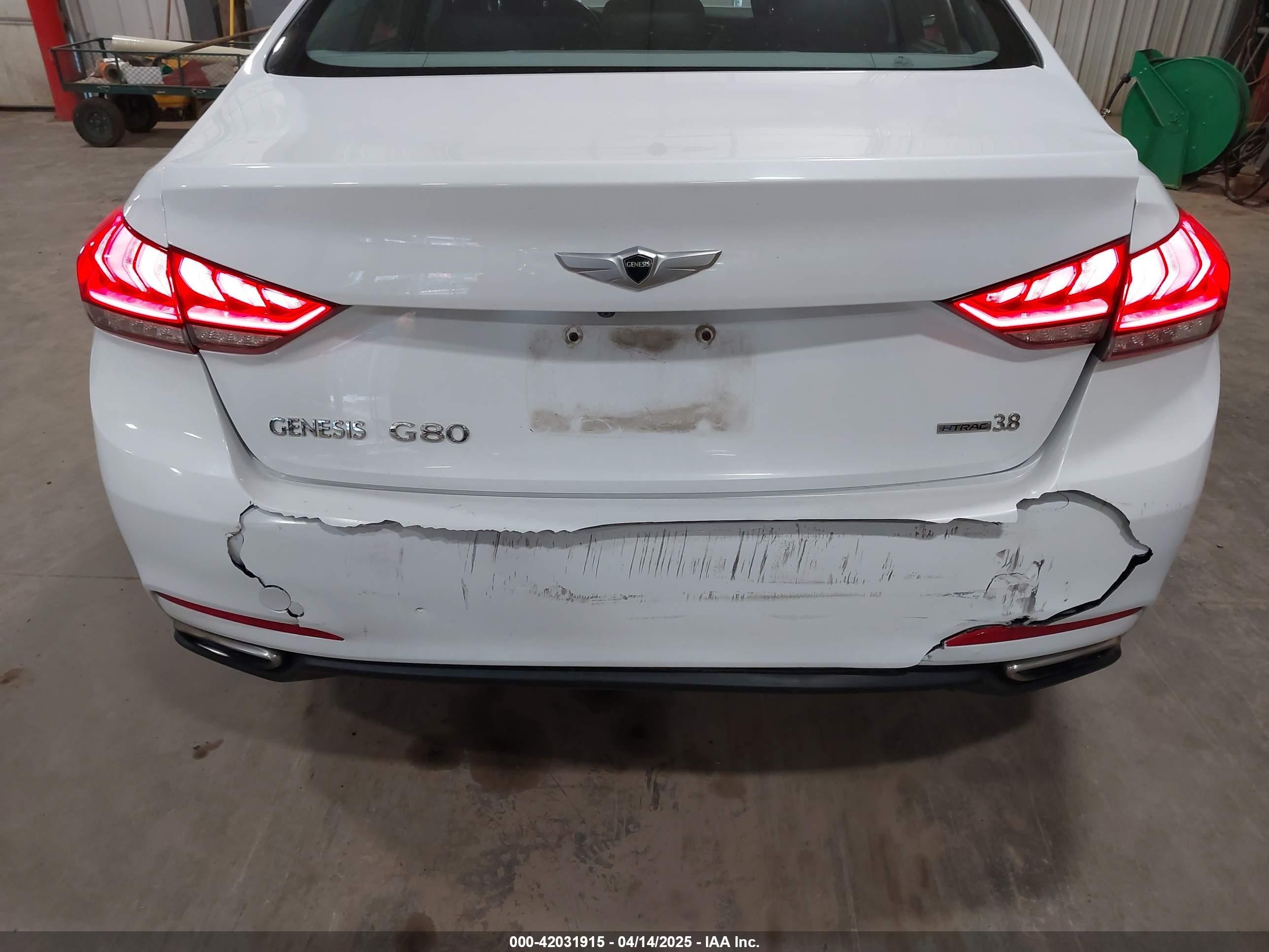 2015 Hyundai Genesis 3.8 White vin: KMHGN4JE5FU090728