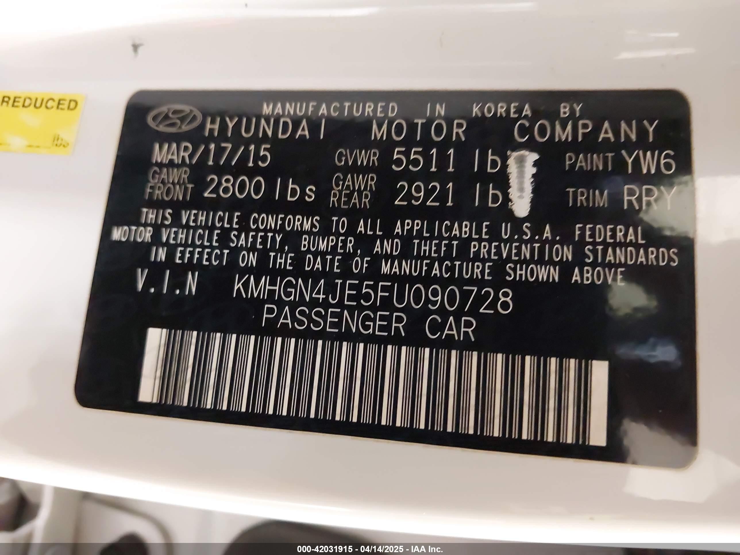 2015 Hyundai Genesis 3.8 White vin: KMHGN4JE5FU090728