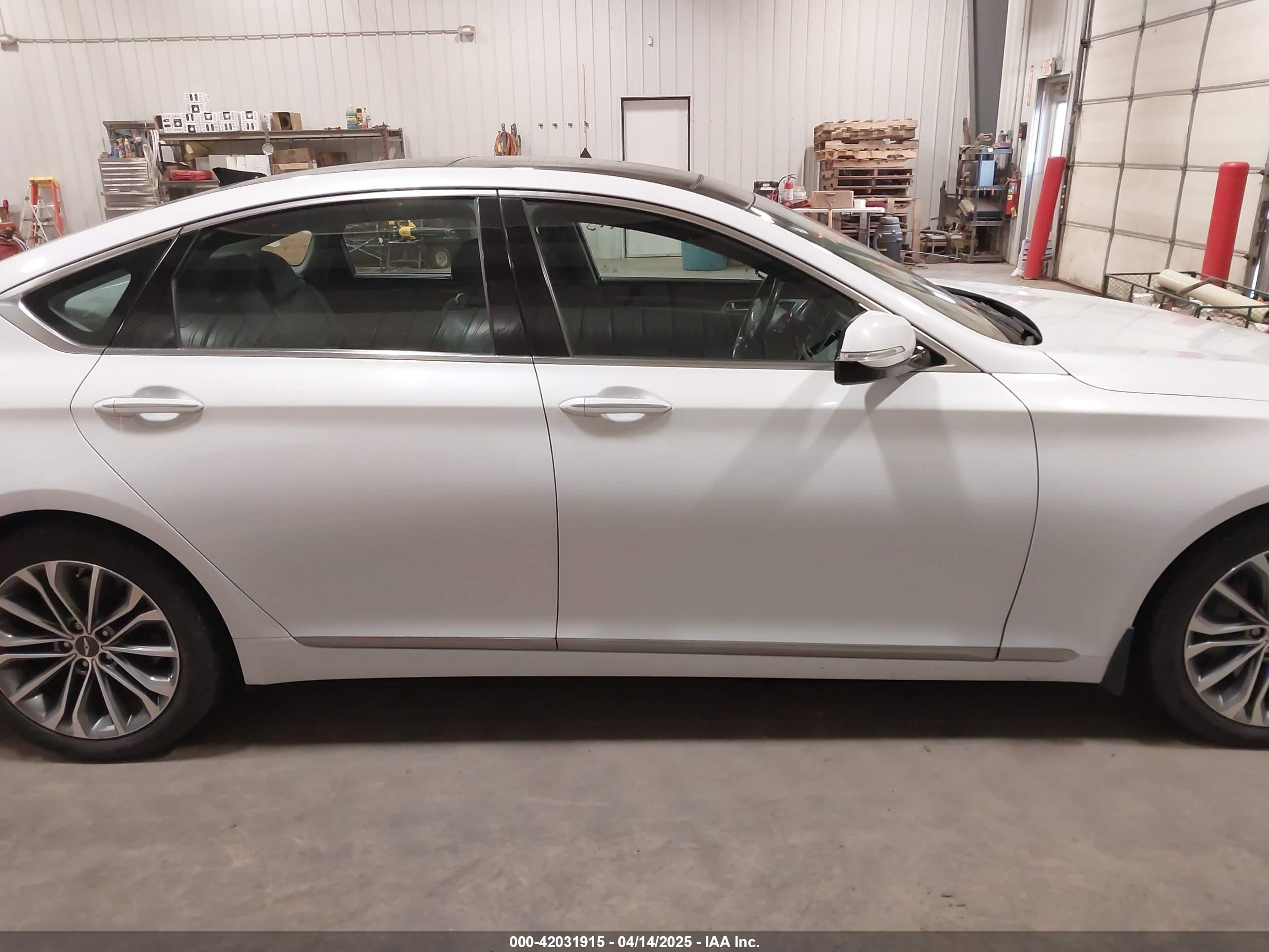 2015 Hyundai Genesis 3.8 White vin: KMHGN4JE5FU090728