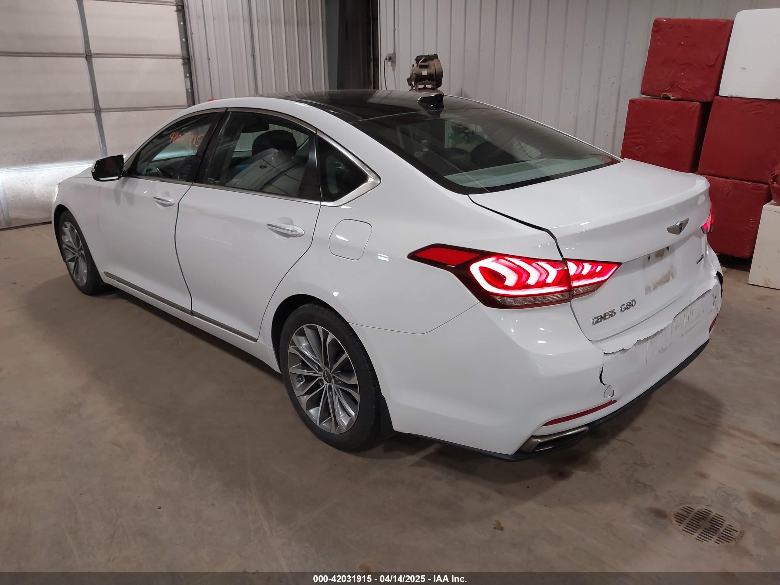2015 Hyundai Genesis 3.8 White vin: KMHGN4JE5FU090728