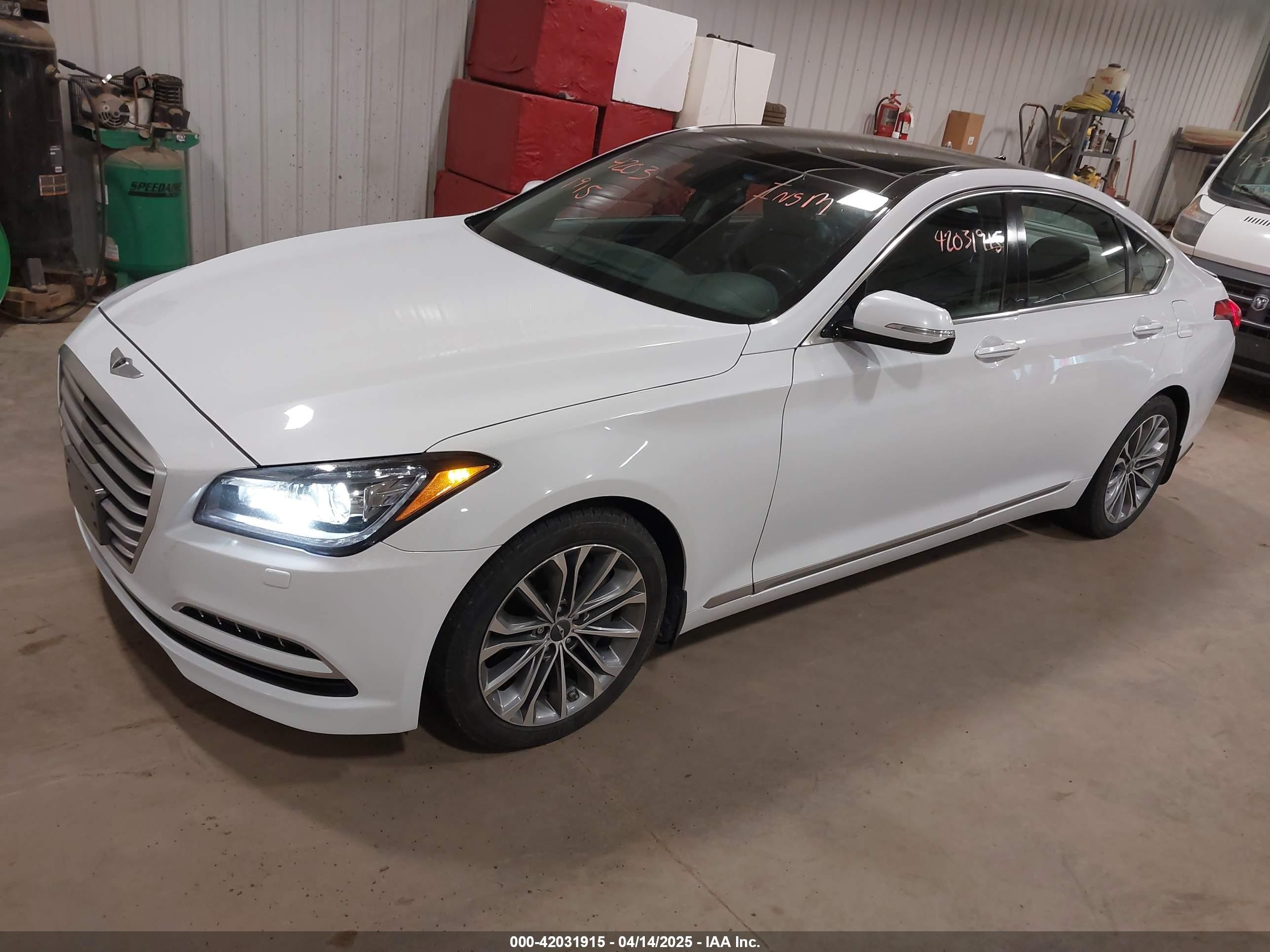 2015 Hyundai Genesis 3.8 White vin: KMHGN4JE5FU090728