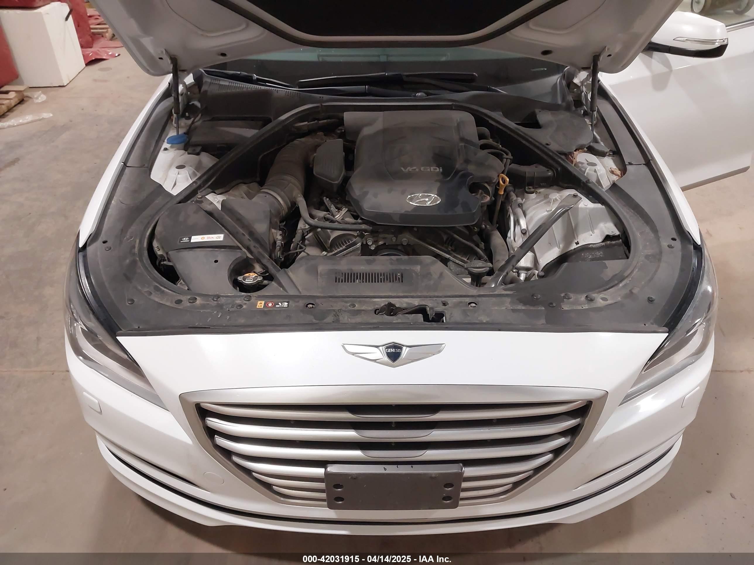 2015 Hyundai Genesis 3.8 White vin: KMHGN4JE5FU090728