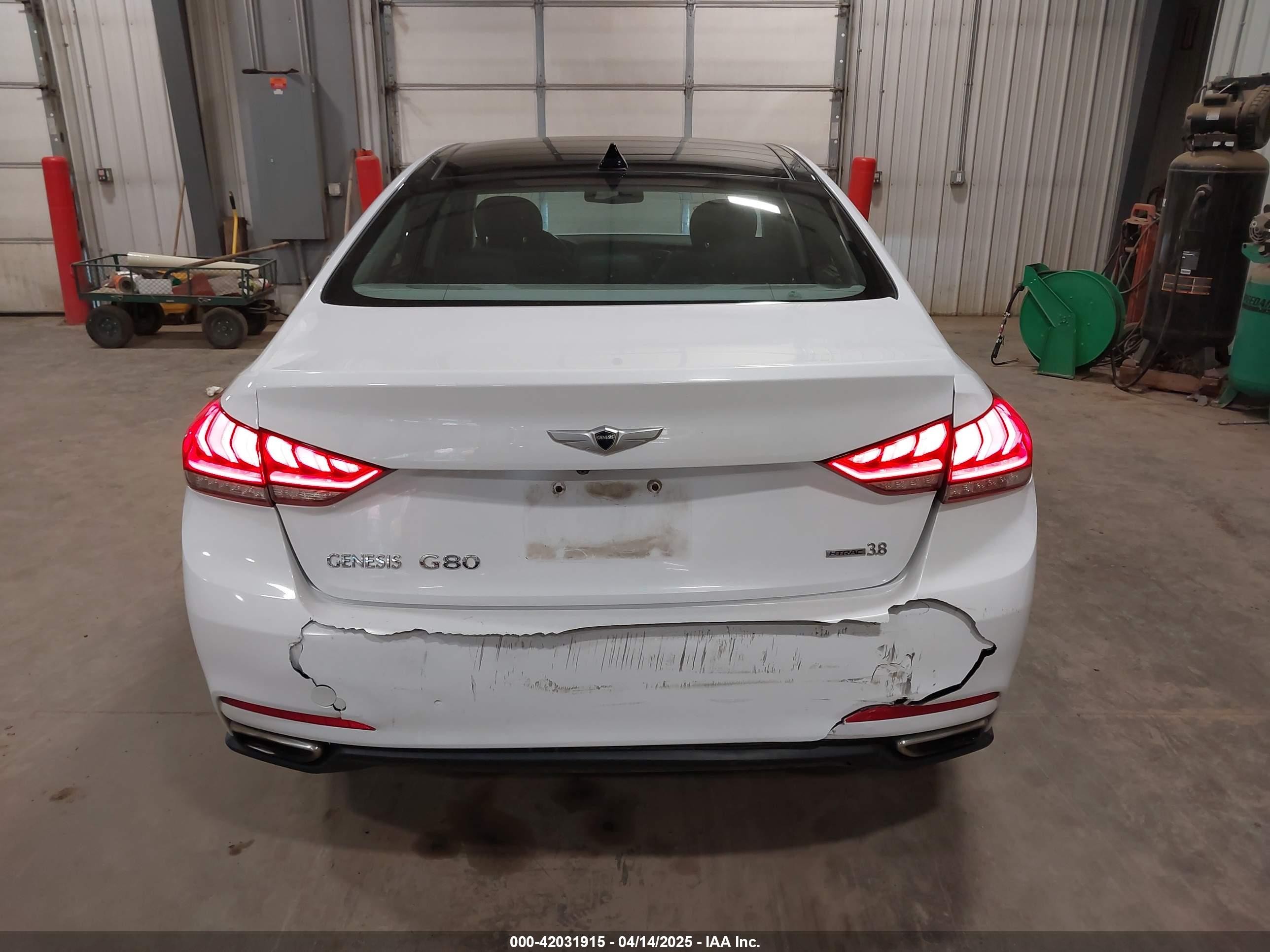 2015 Hyundai Genesis 3.8 White vin: KMHGN4JE5FU090728