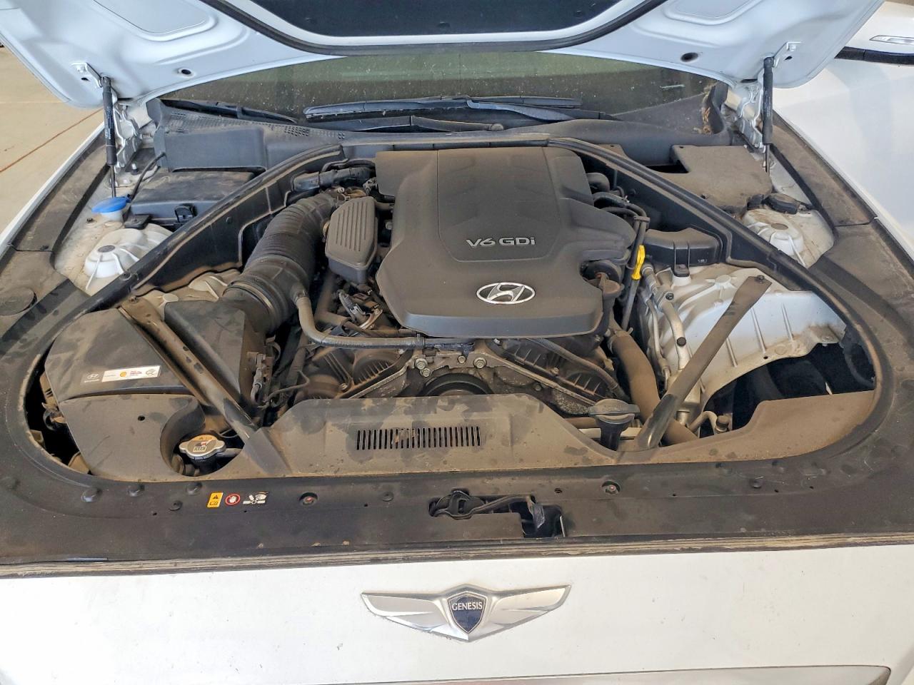 2015 Hyundai Genesis 3.8l White vin: KMHGN4JE5FU090728