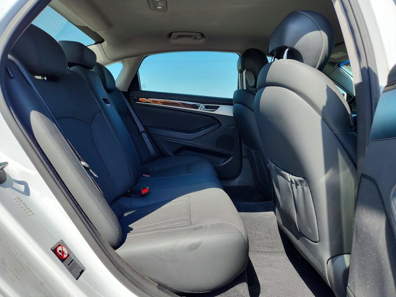 2015 Hyundai Genesis 3.8l White vin: KMHGN4JE5FU093581