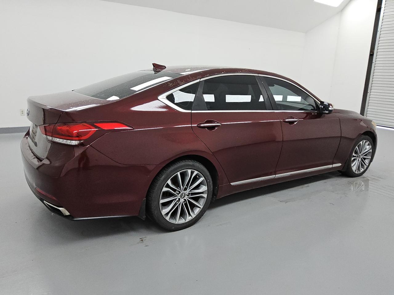 2015 Hyundai Genesis 3.8l Maroon vin: KMHGN4JE5FU096318 Damage: Right Front Tire, Worn, Replacement Required