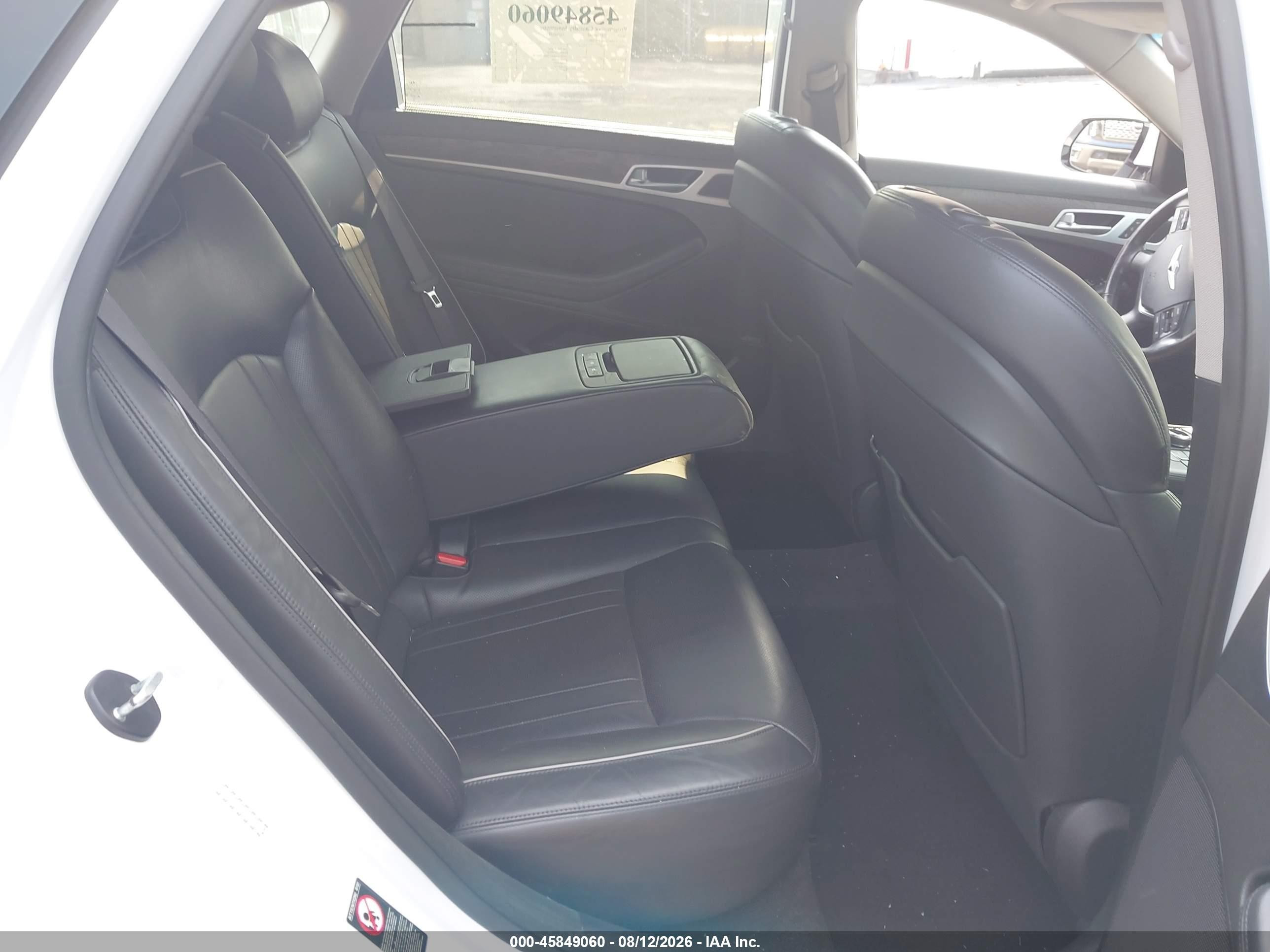 2015 Hyundai Genesis 3.8 White vin: KMHGN4JE5FU101033