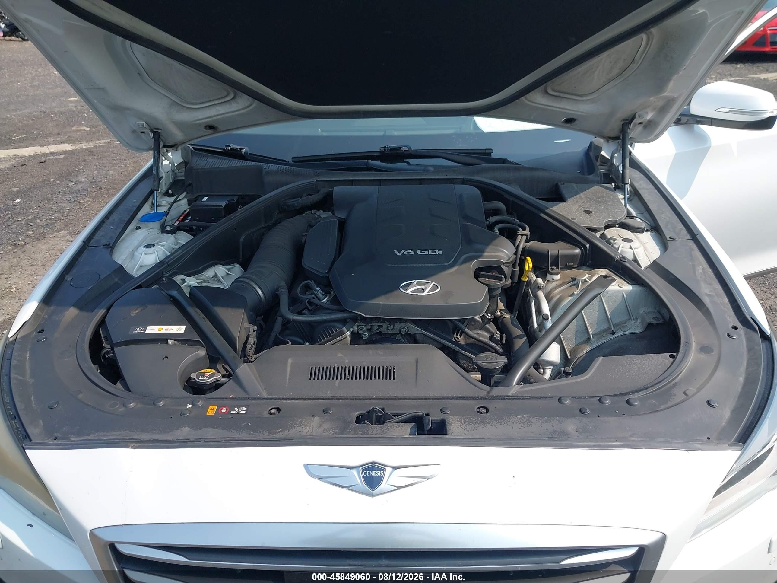 2015 Hyundai Genesis 3.8 White vin: KMHGN4JE5FU101033