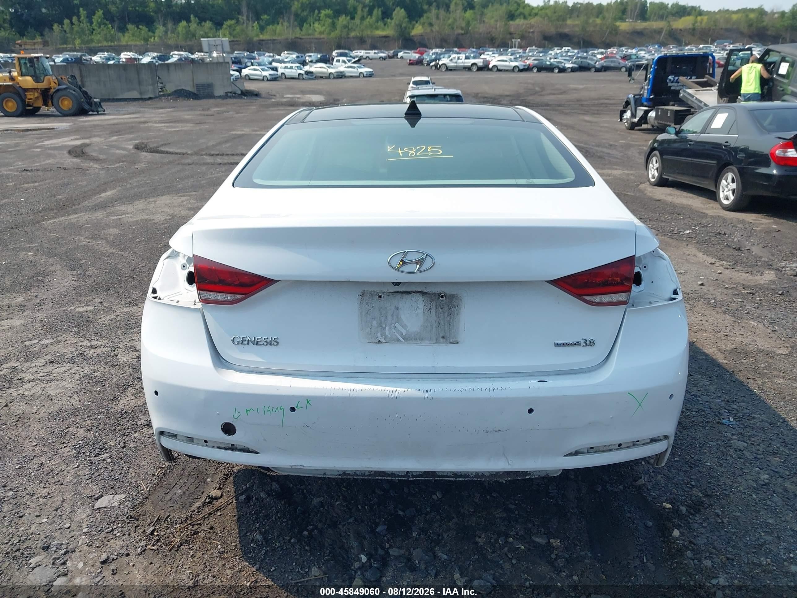2015 Hyundai Genesis 3.8 White vin: KMHGN4JE5FU101033