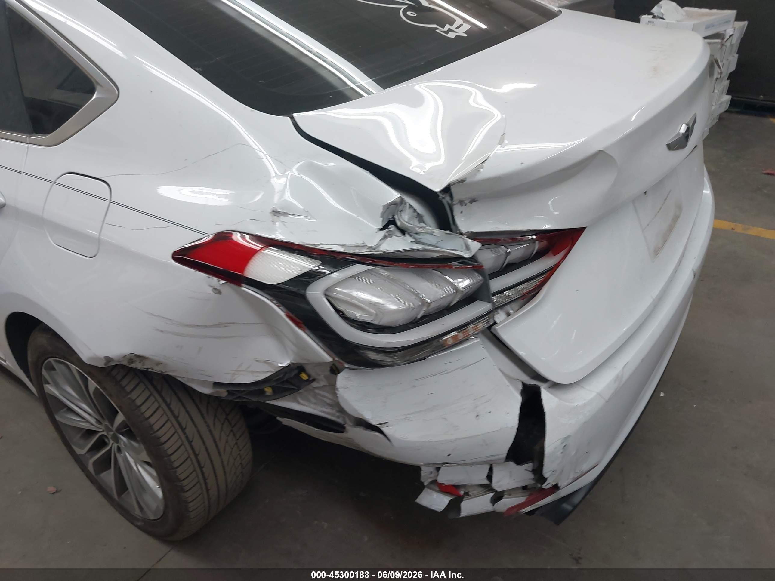 2015 Hyundai Genesis 3.8 White vin: KMHGN4JE6FU034684
