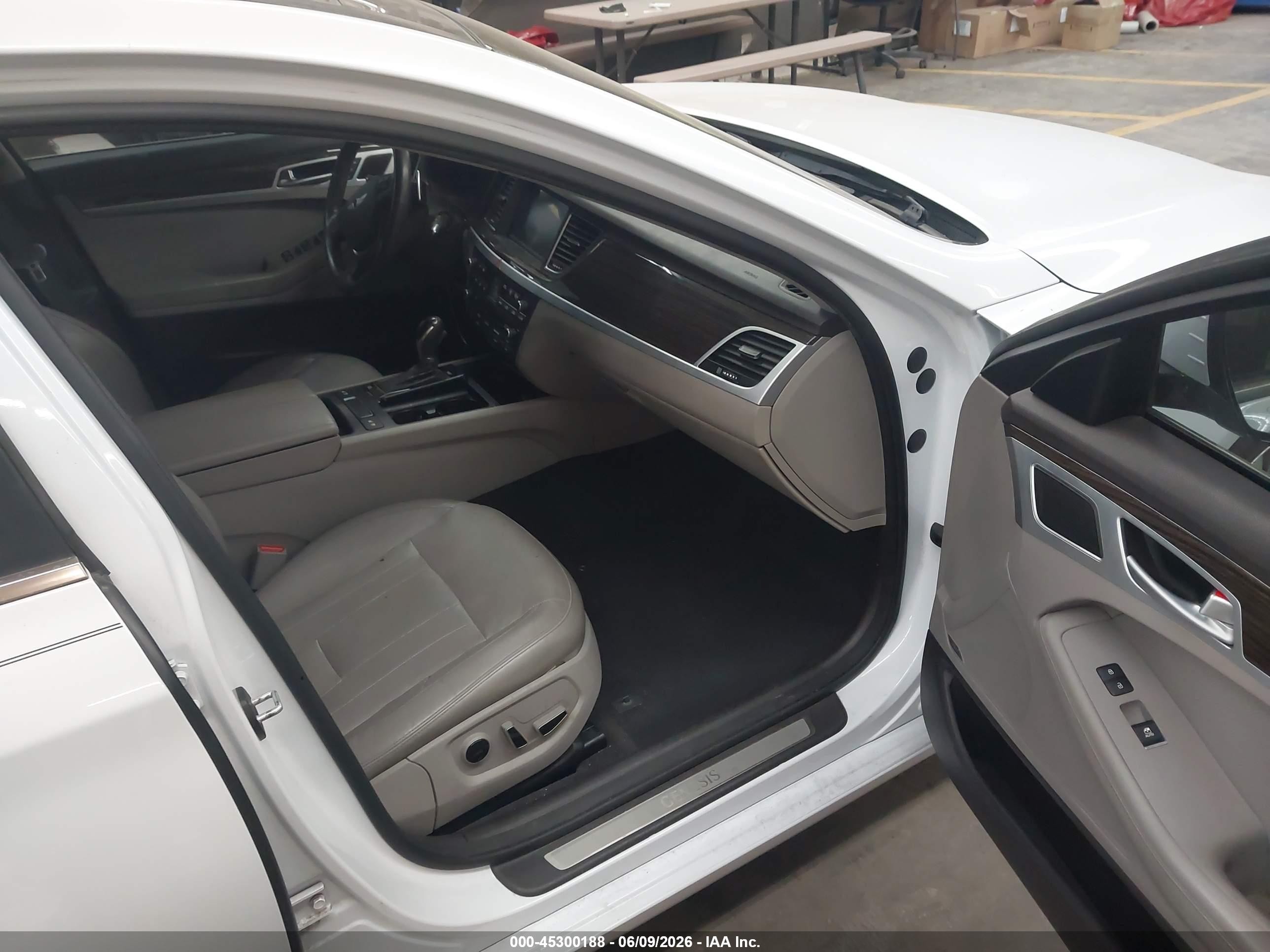 2015 Hyundai Genesis 3.8 White vin: KMHGN4JE6FU034684