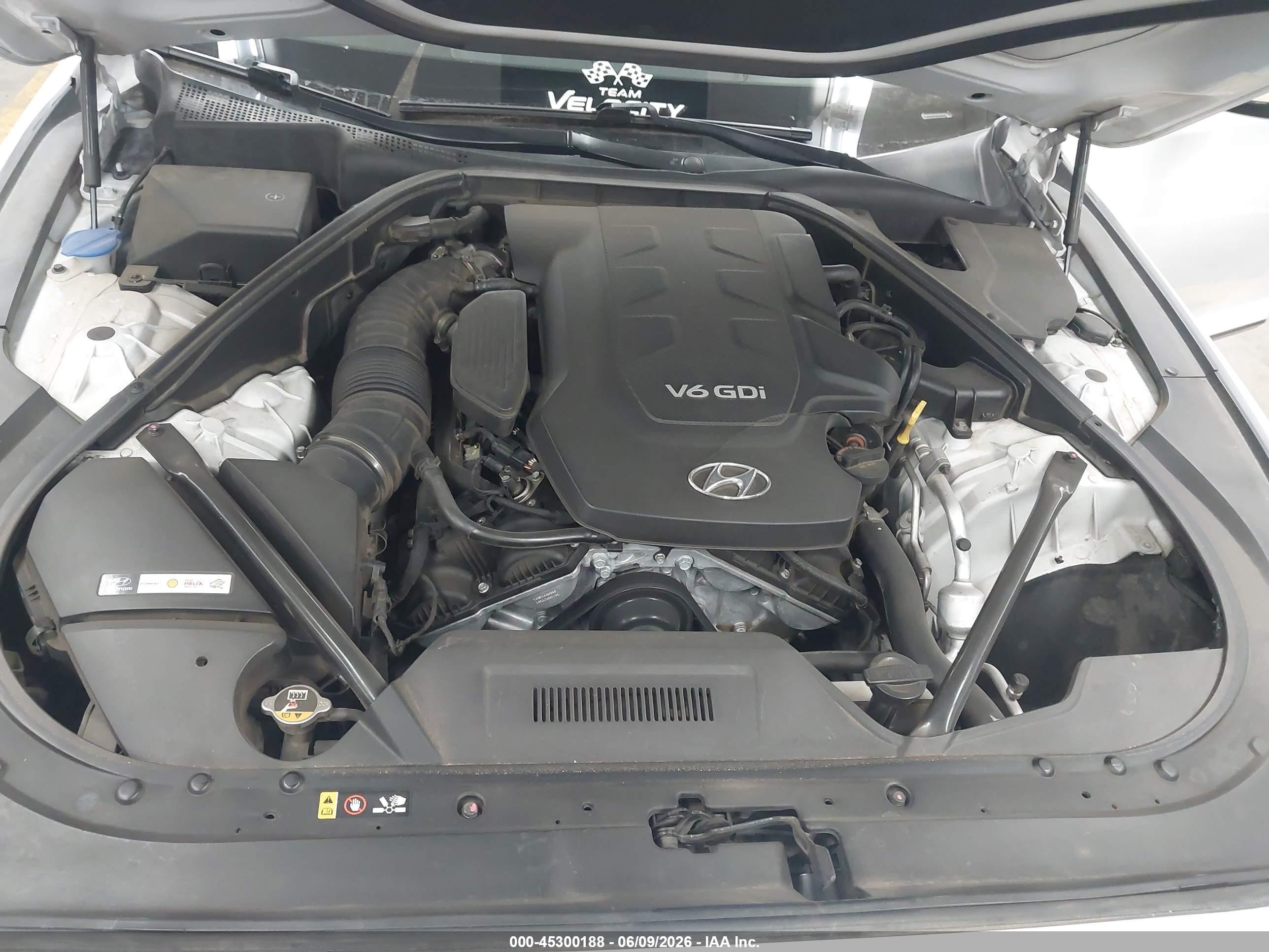 2015 Hyundai Genesis 3.8 White vin: KMHGN4JE6FU034684