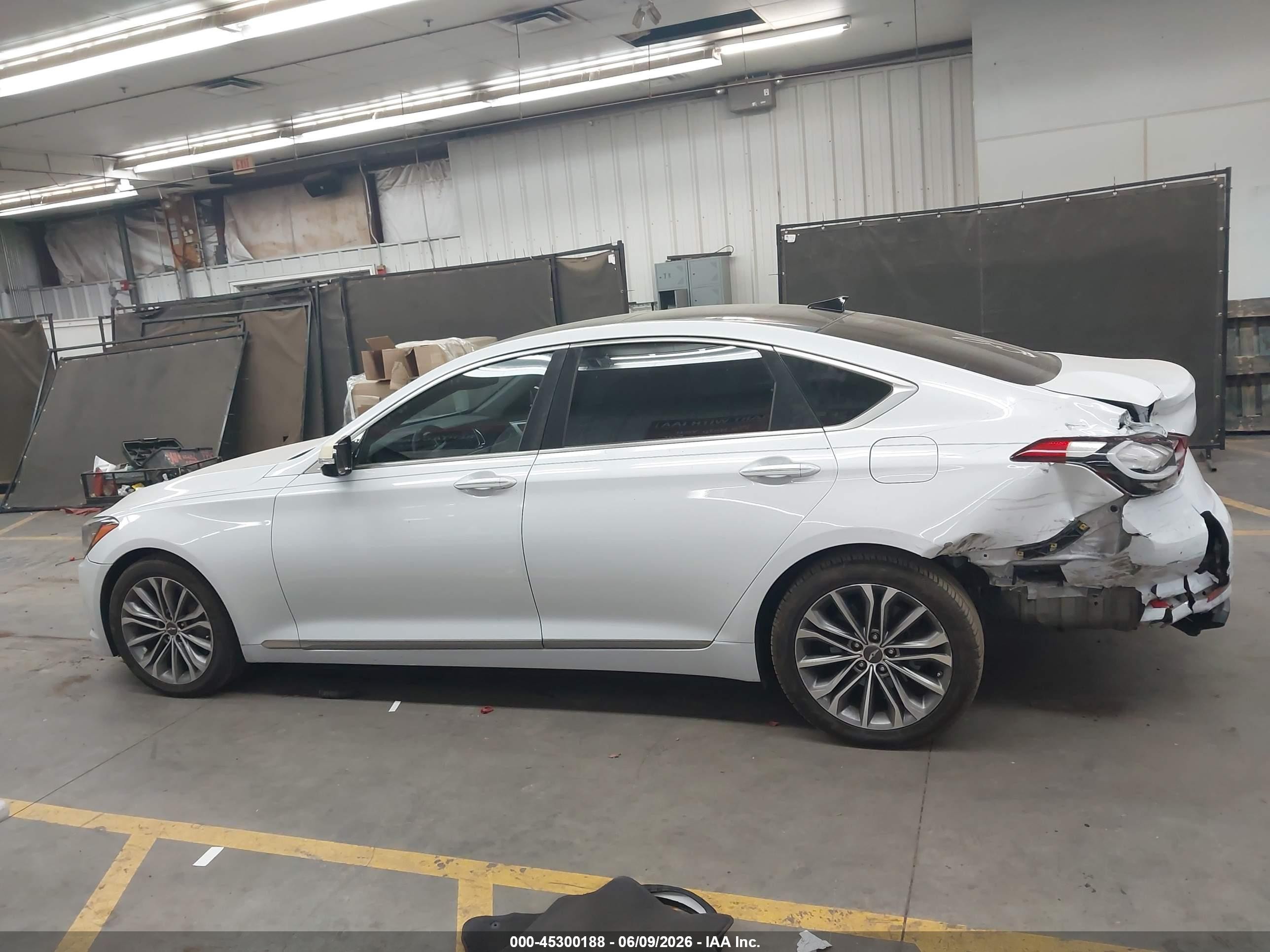 2015 Hyundai Genesis 3.8 White vin: KMHGN4JE6FU034684