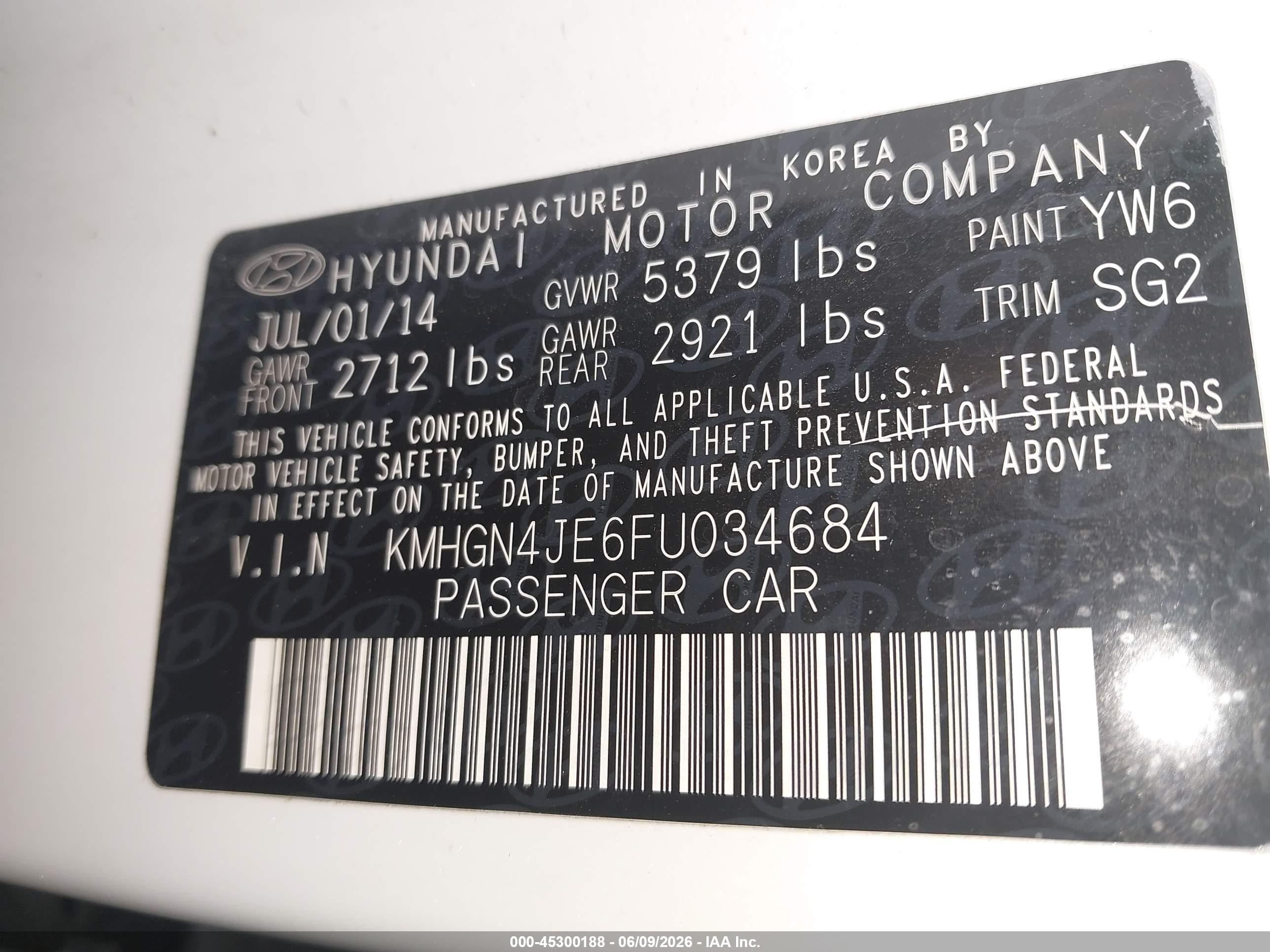 2015 Hyundai Genesis 3.8 White vin: KMHGN4JE6FU034684