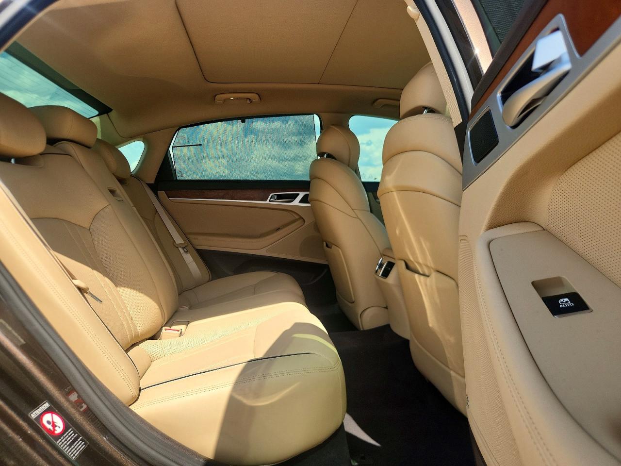 2015 Hyundai Genesis 3.8l Brown vin: KMHGN4JE6FU041358