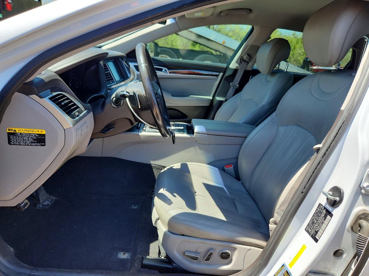 2015 Hyundai Genesis 3.8l White vin: KMHGN4JE6FU082685