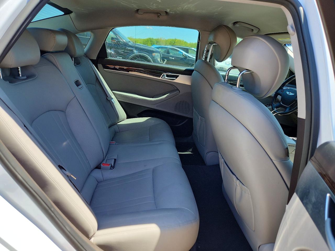 2015 Hyundai Genesis 3.8l White vin: KMHGN4JE6FU082685