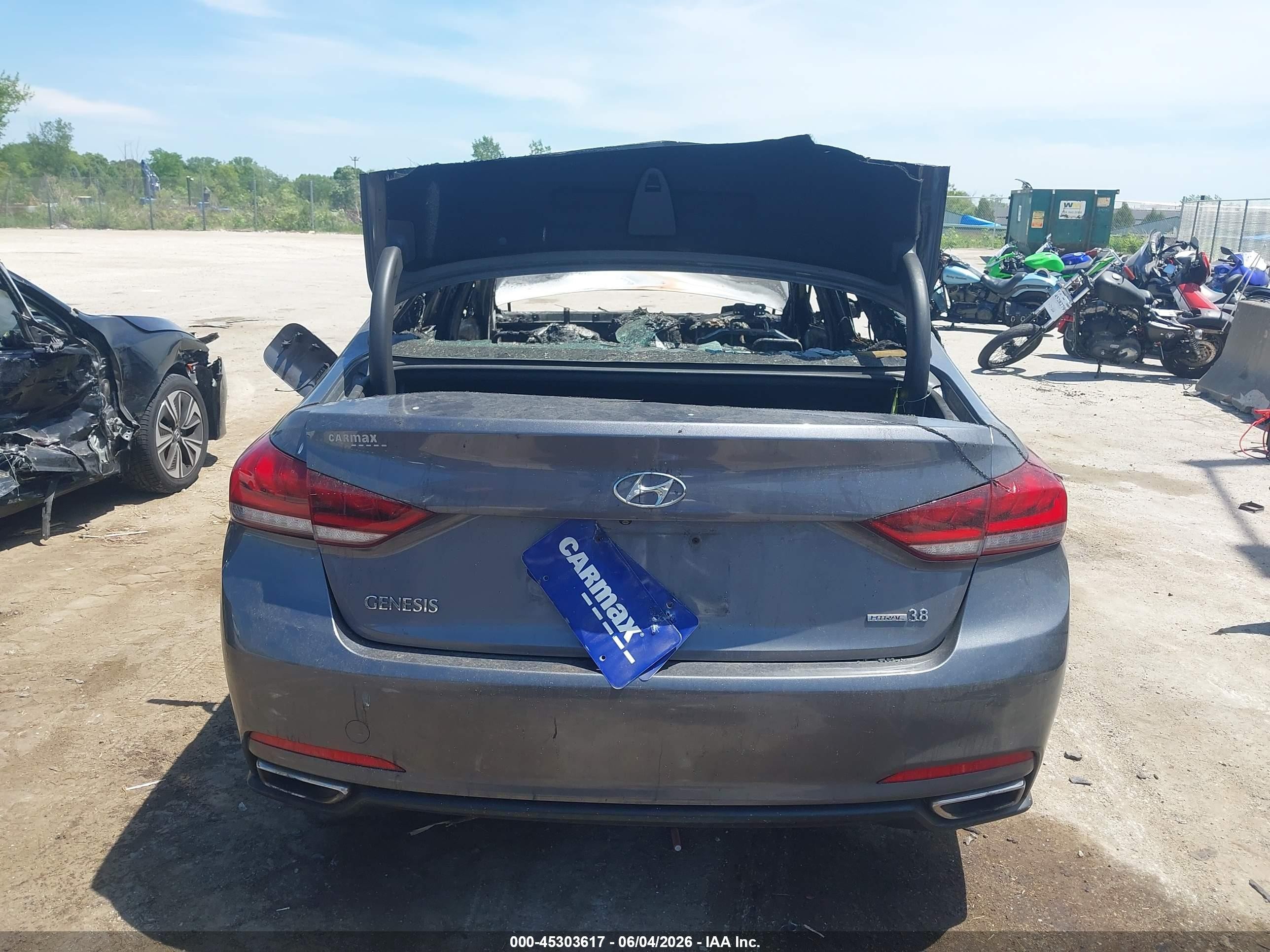 2015 Hyundai Genesis 3.8 Gray vin: KMHGN4JE6FU084811