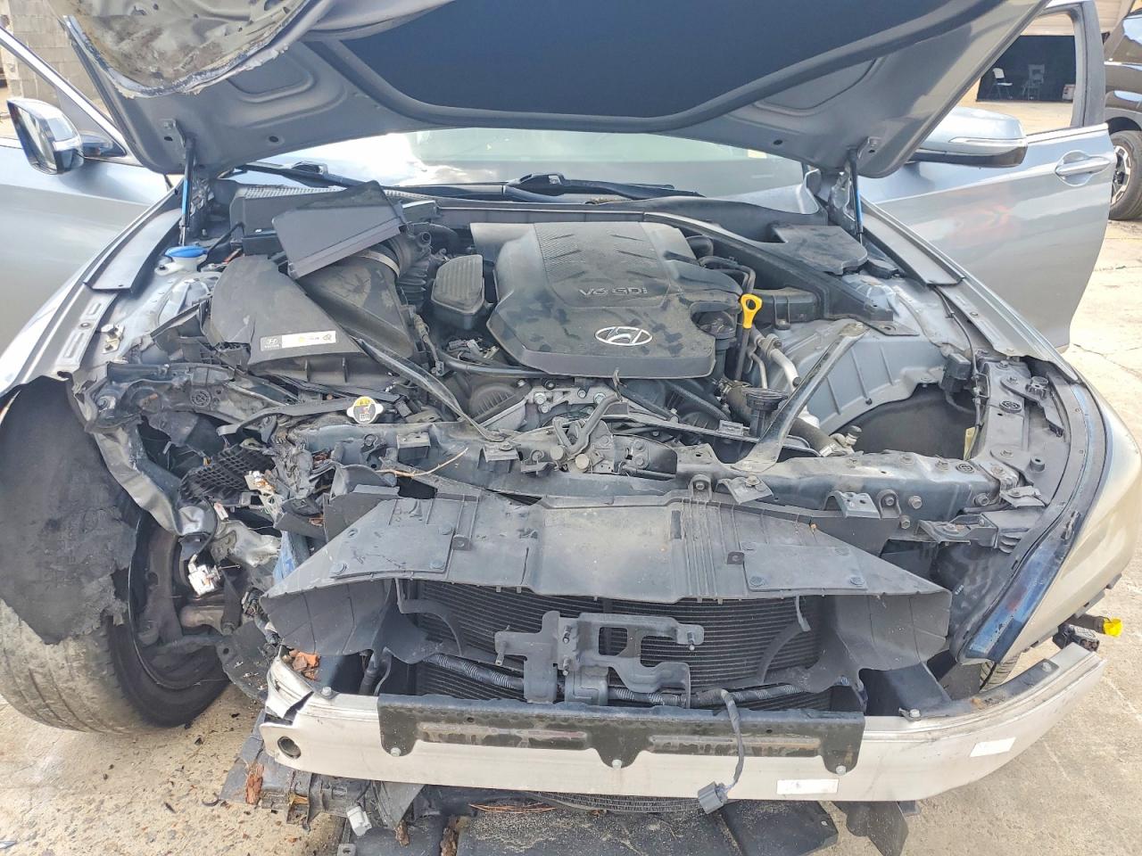 2015 Hyundai Genesis 3.8l Серебряный vin: KMHGN4JE6FU086879