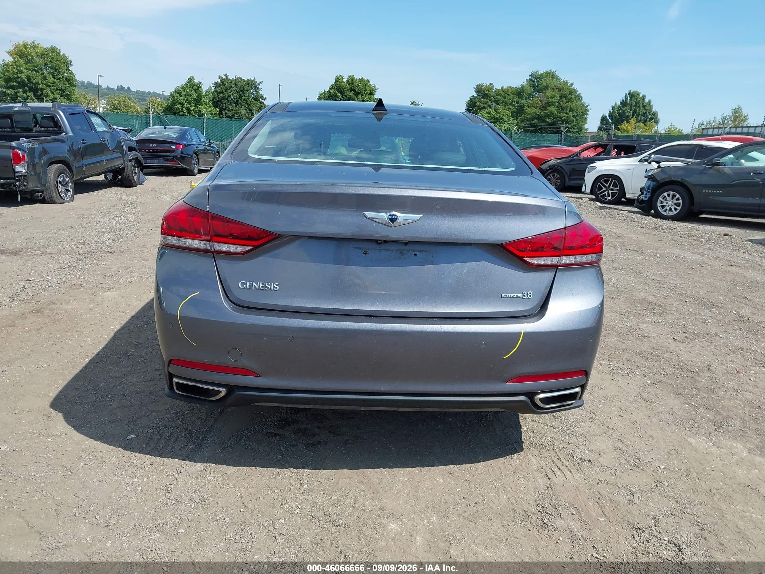 2015 Hyundai Genesis 3.8 Gray vin: KMHGN4JE6FU101543