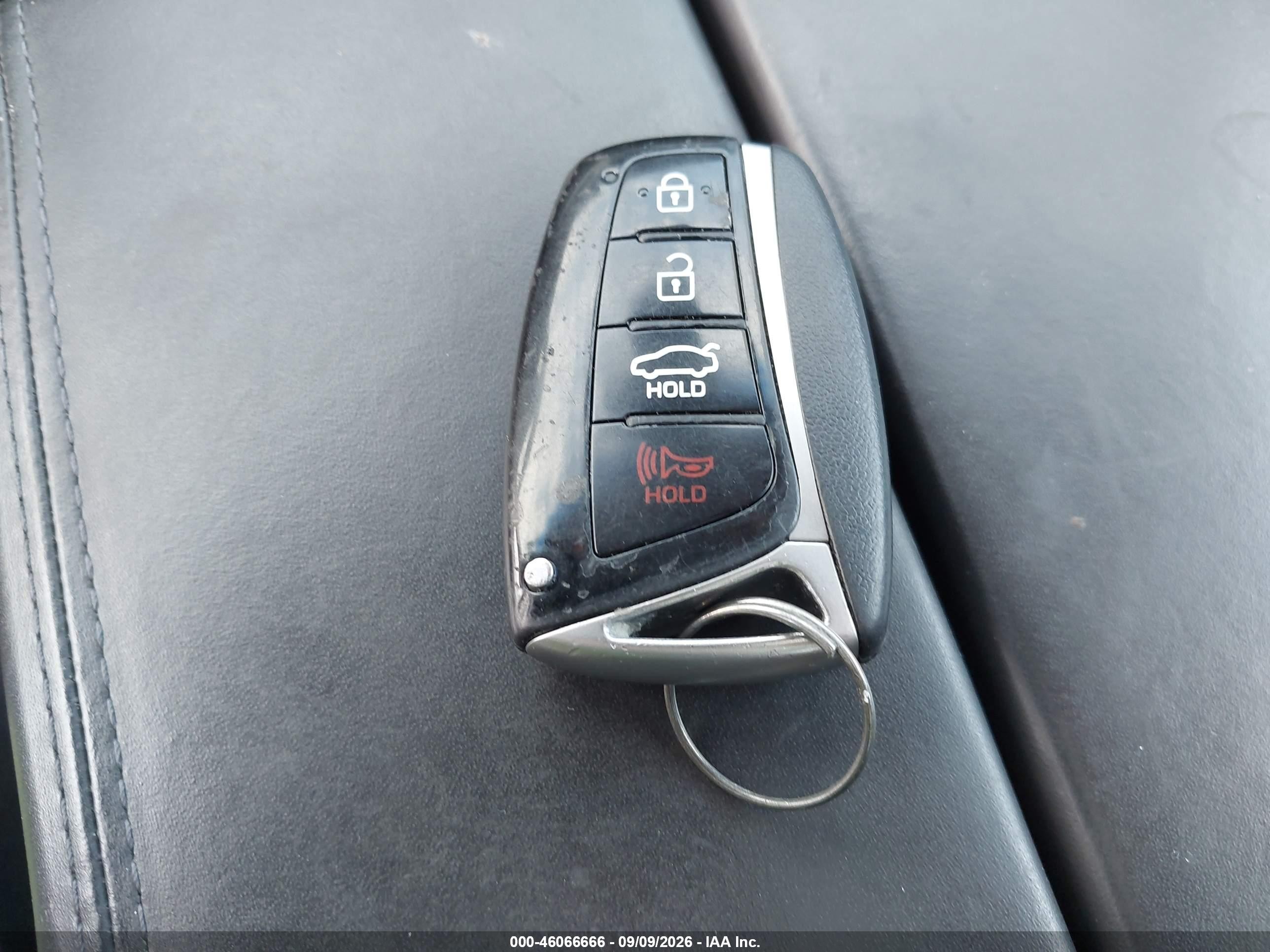 2015 Hyundai Genesis 3.8 Gray vin: KMHGN4JE6FU101543