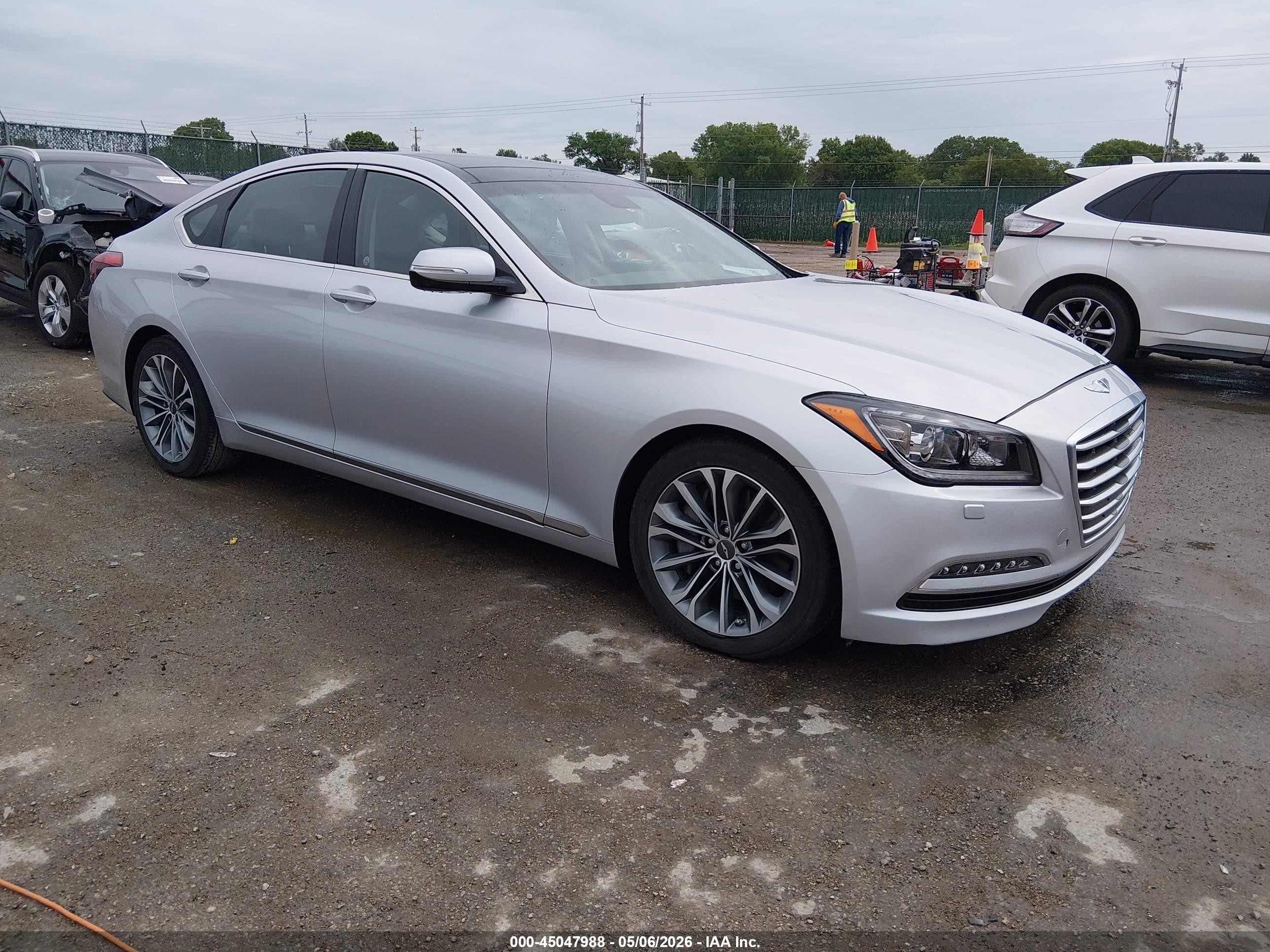2016 Hyundai Genesis 3.8 Silver vin: KMHGN4JE6GU135368