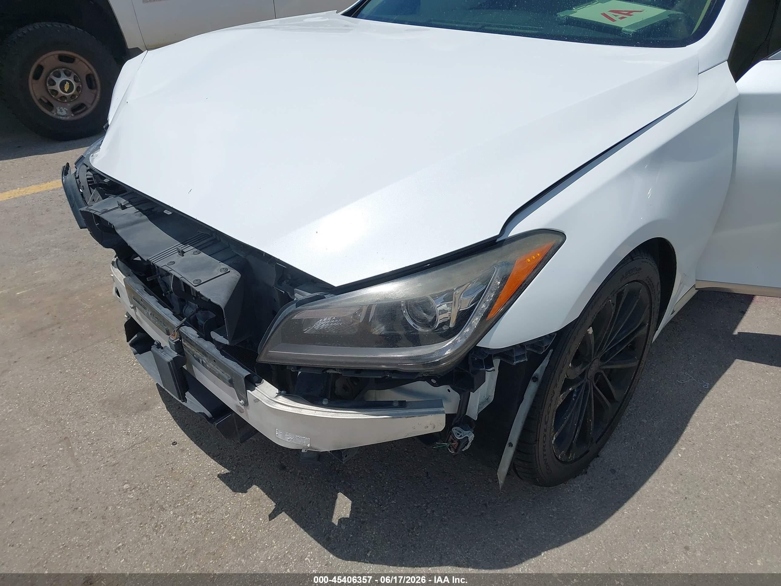 2015 Hyundai Genesis 3.8 White vin: KMHGN4JE7FU017117