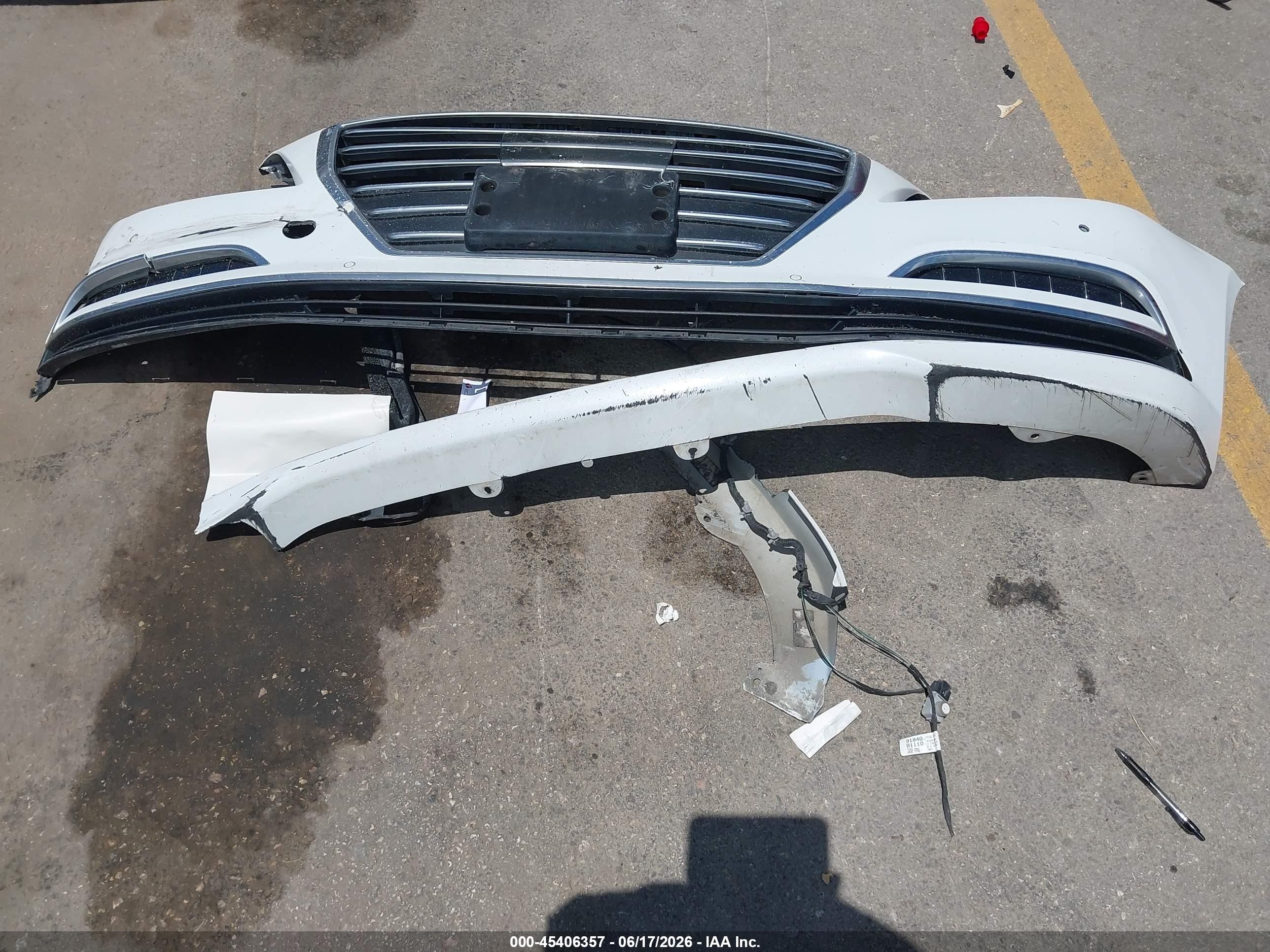 2015 Hyundai Genesis 3.8 White vin: KMHGN4JE7FU017117