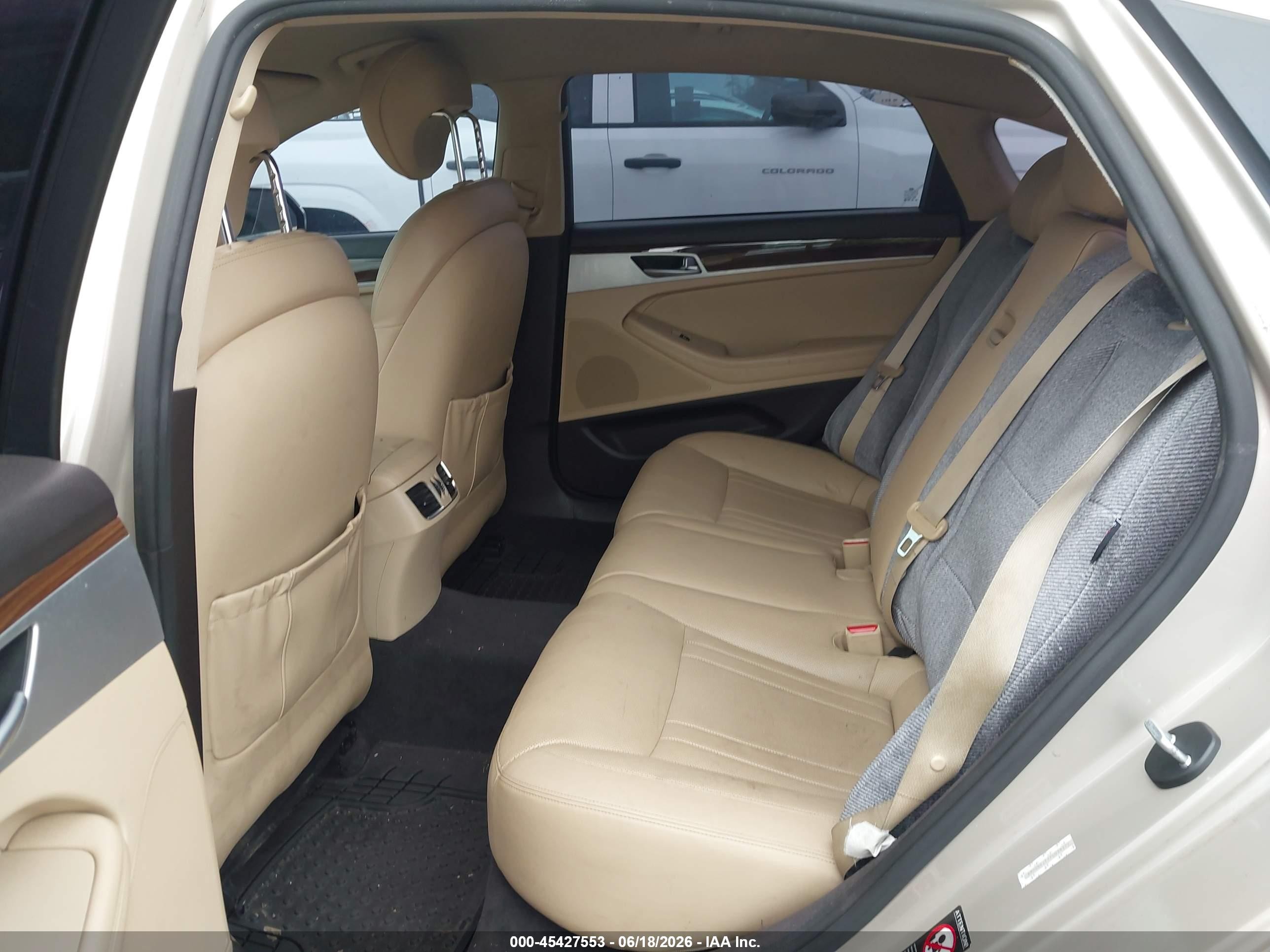2015 Hyundai Genesis 3.8 Gold vin: KMHGN4JE7FU038372