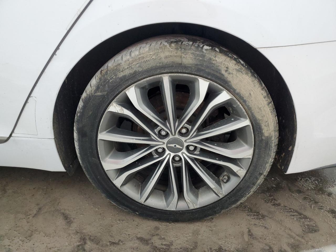 2015 Hyundai Genesis 3.8l White vin: KMHGN4JE7FU042910 Damage: Left Rear Wheel, Curb Rash, > 12 Inches