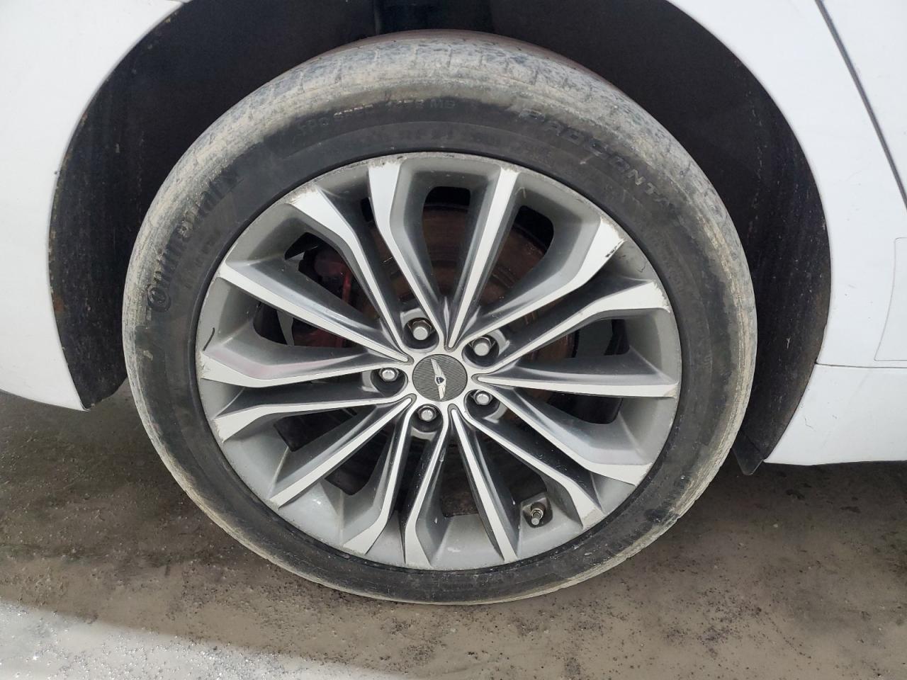 2015 Hyundai Genesis 3.8l White vin: KMHGN4JE7FU042910 Damage: Right Rear Wheel, Curb Rash, > 12 Inches