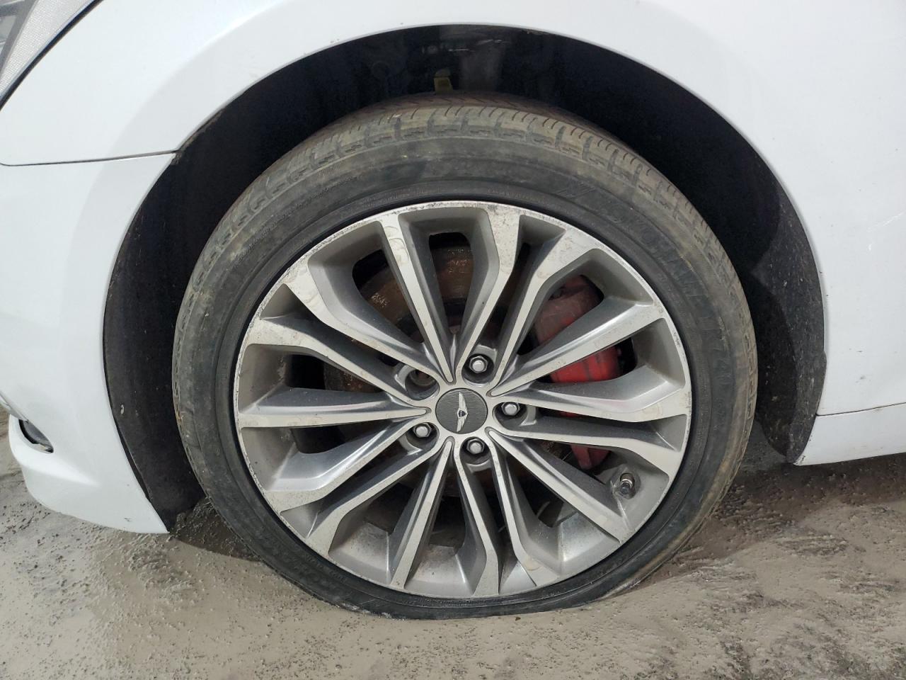 2015 Hyundai Genesis 3.8l White vin: KMHGN4JE7FU042910 Damage: Left Front Wheel, Curb Rash, > 12 Inches