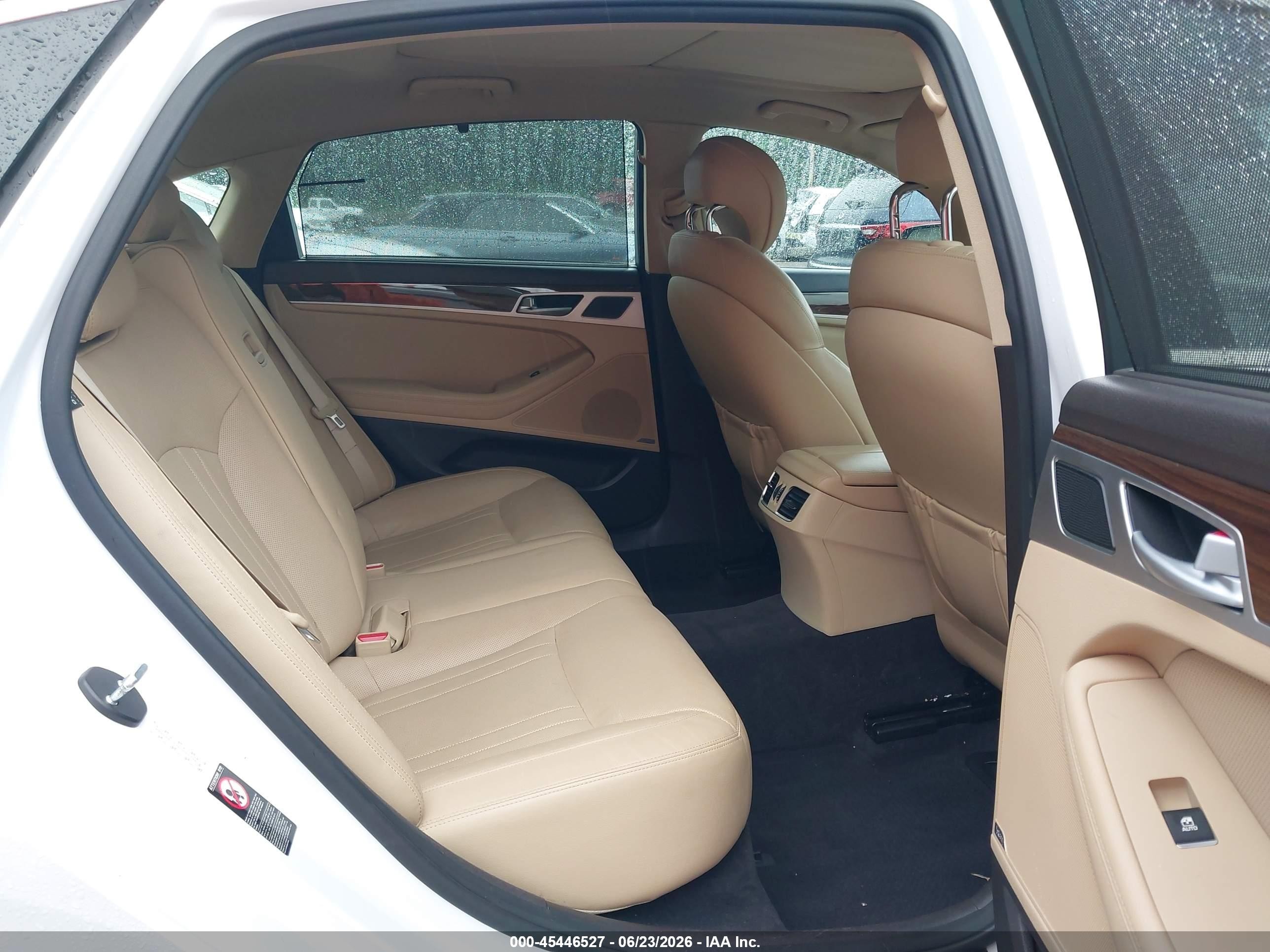 2015 Hyundai Genesis 3.8 White vin: KMHGN4JE7FU063756