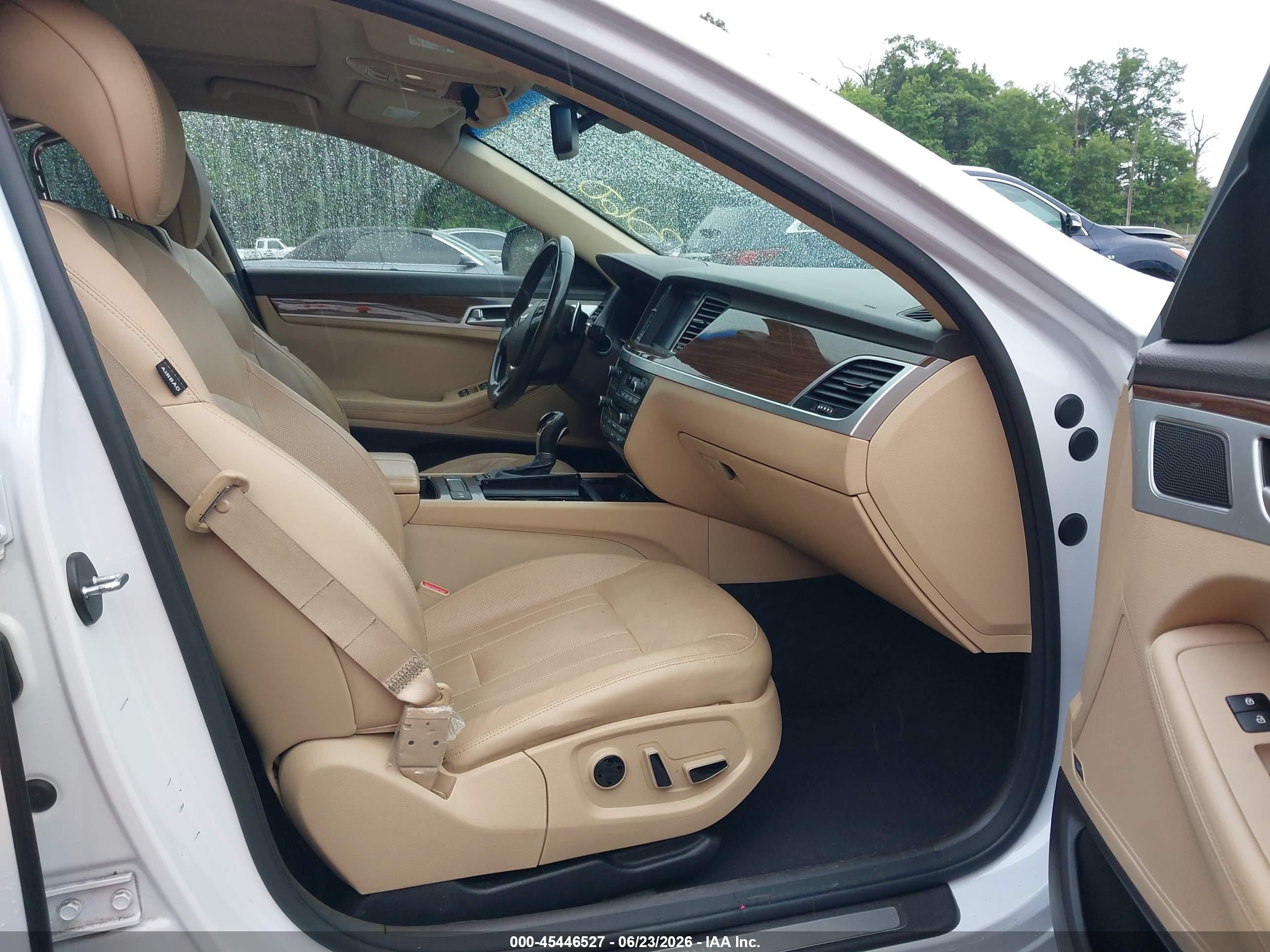 2015 Hyundai Genesis 3.8 White vin: KMHGN4JE7FU063756