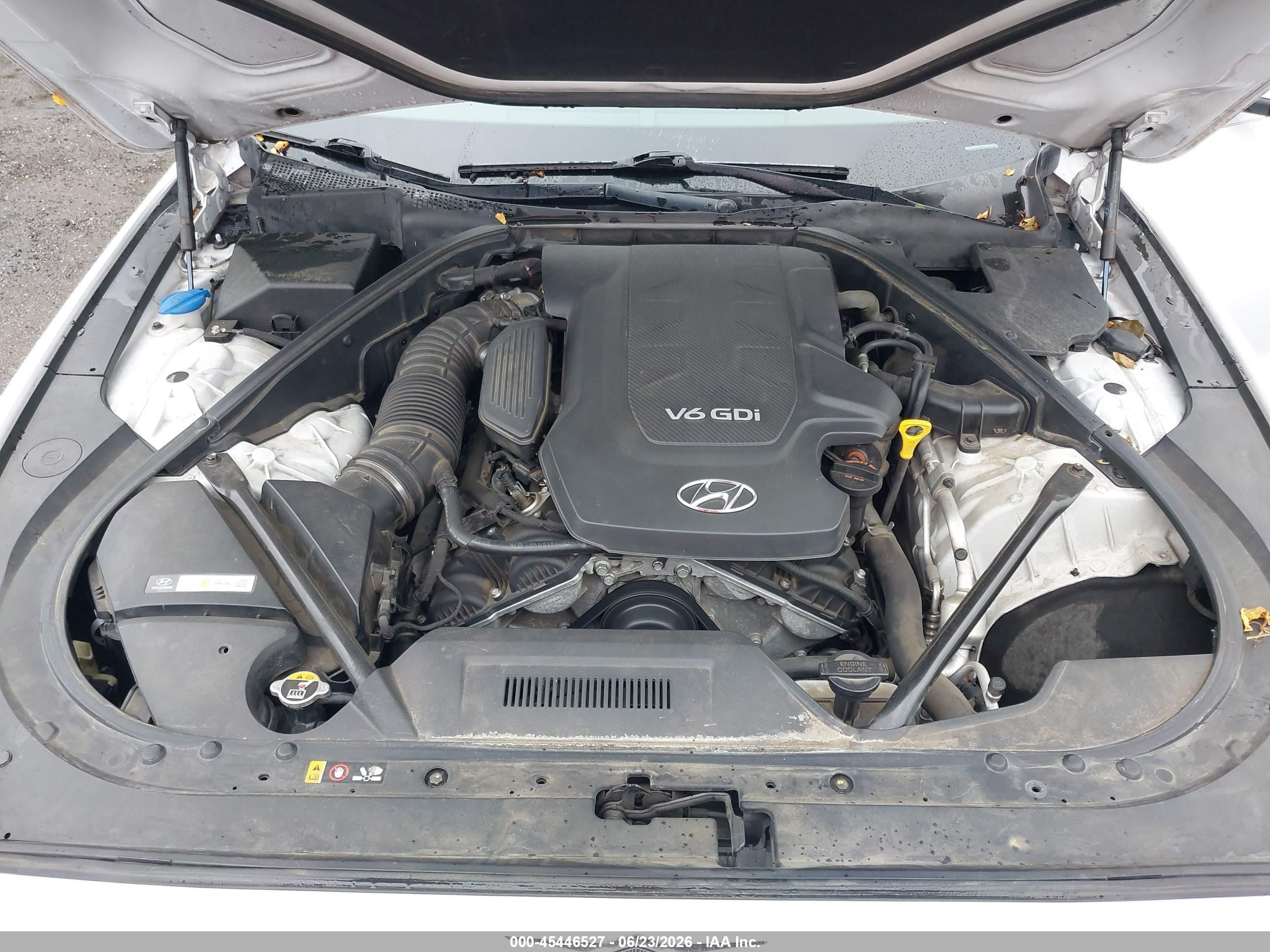 2015 Hyundai Genesis 3.8 White vin: KMHGN4JE7FU063756